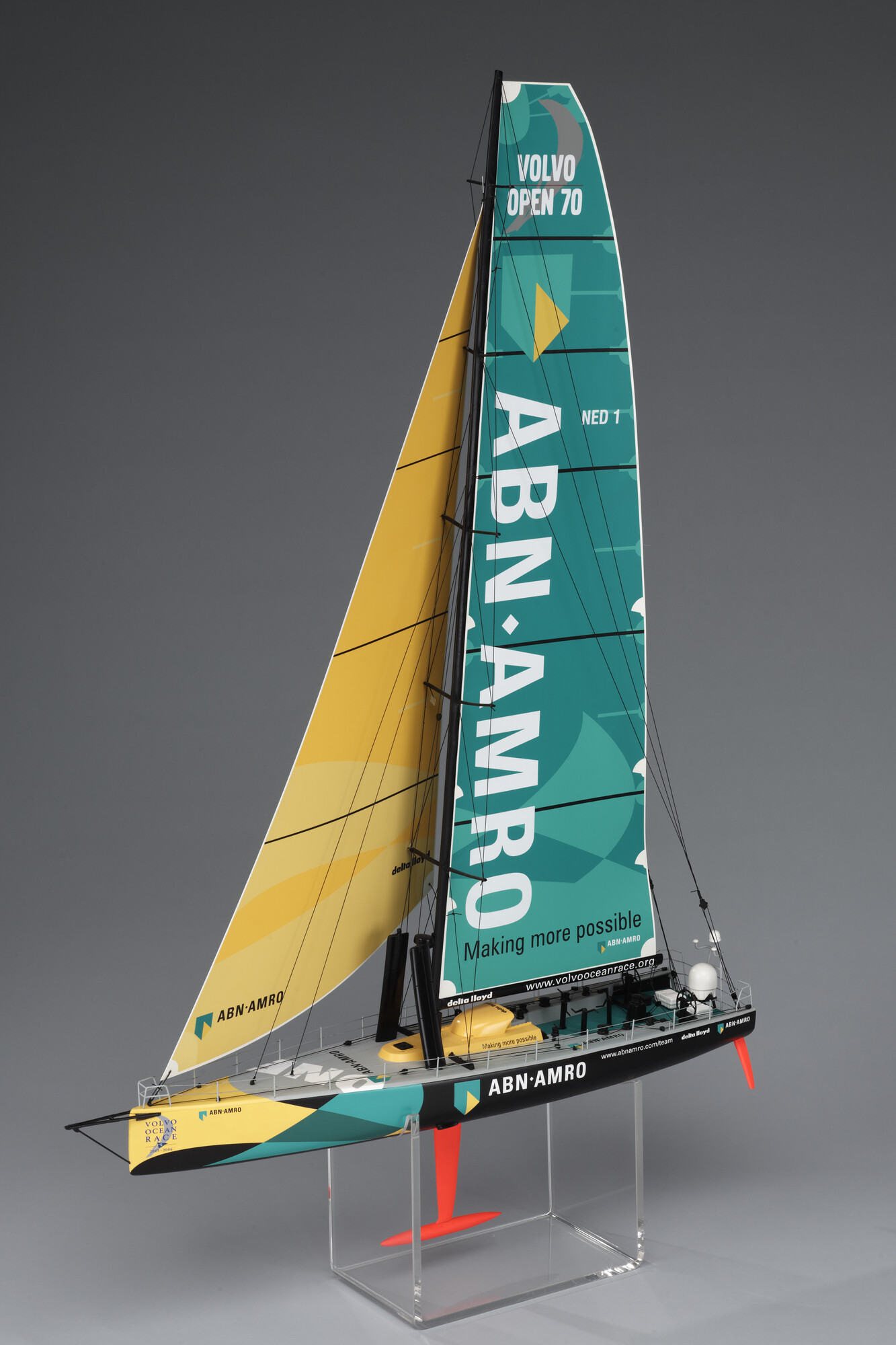 2006.0710; Model van de ABN AMRO ONE; scheepsmodel