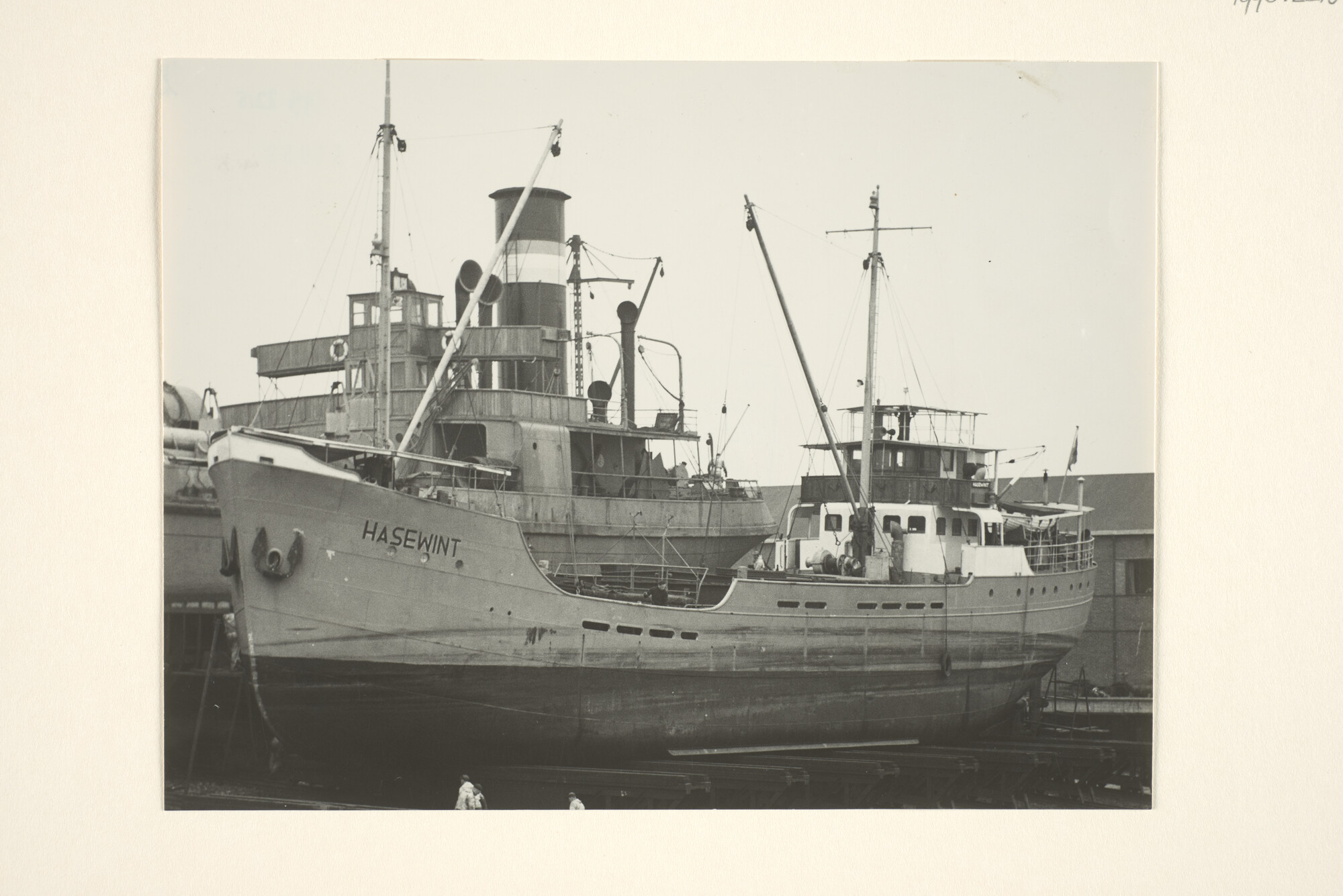 1996.2215; De coaster ms. 'Hasewint' van J. Cremer te Groningen; foto