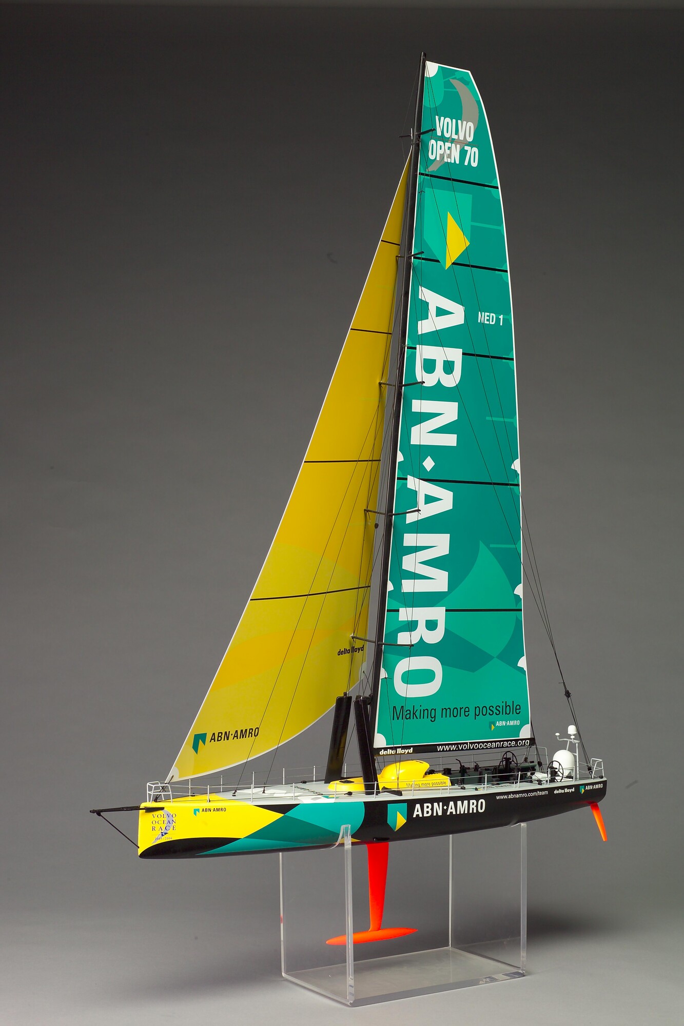 2006.0710; Model van de ABN AMRO ONE; scheepsmodel