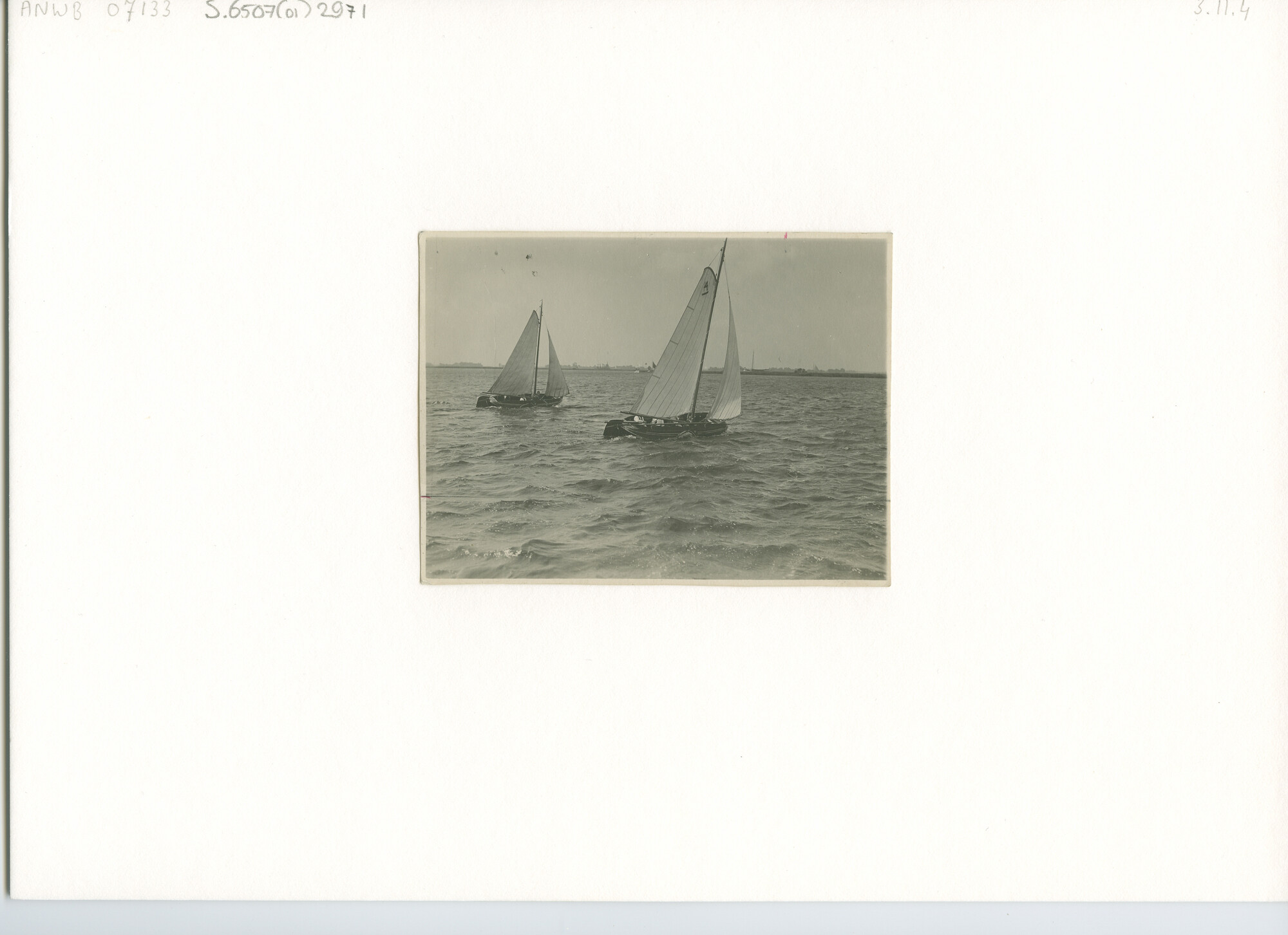S.6507(01)2971; Twee tjotters op het Sneekermeer; foto