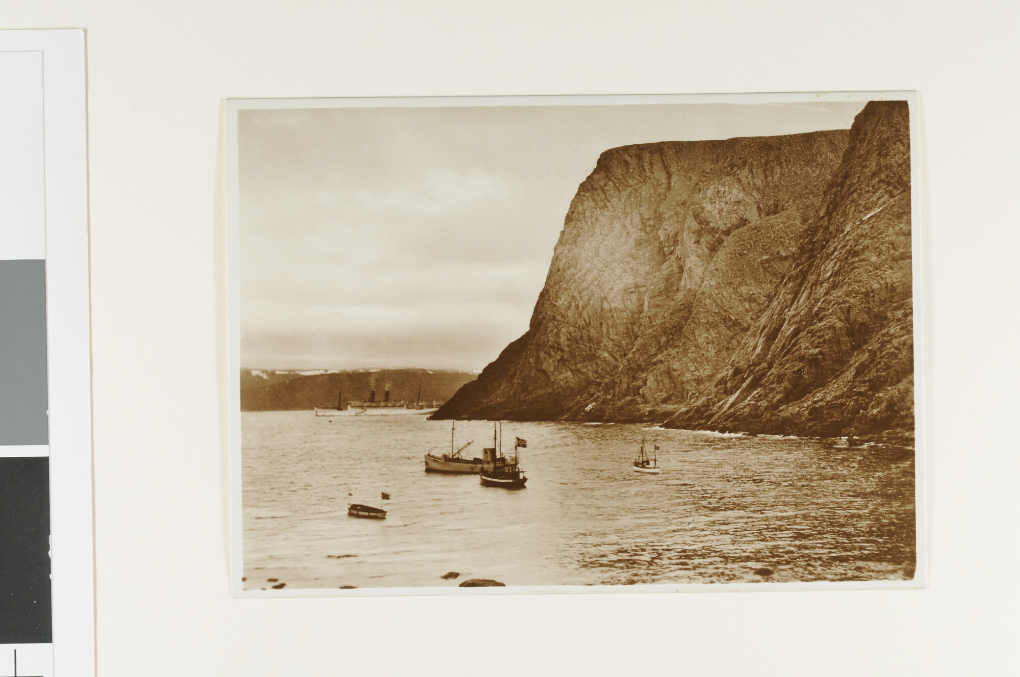 S.6952(19)21; Het passagiersschip ss. Brabantia (ex- William OSwald) van de Koninklijke Hollandsche Lloyd gezien aan de Noord-Kaap; foto