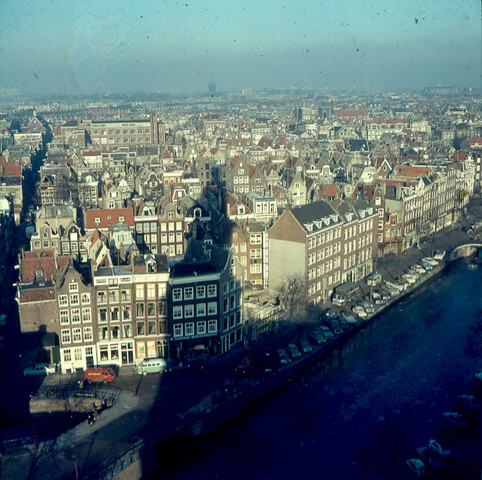 S.9100(1224); Dia met kijkje vanaf Westertoren door ronde boog [...]; diapositief