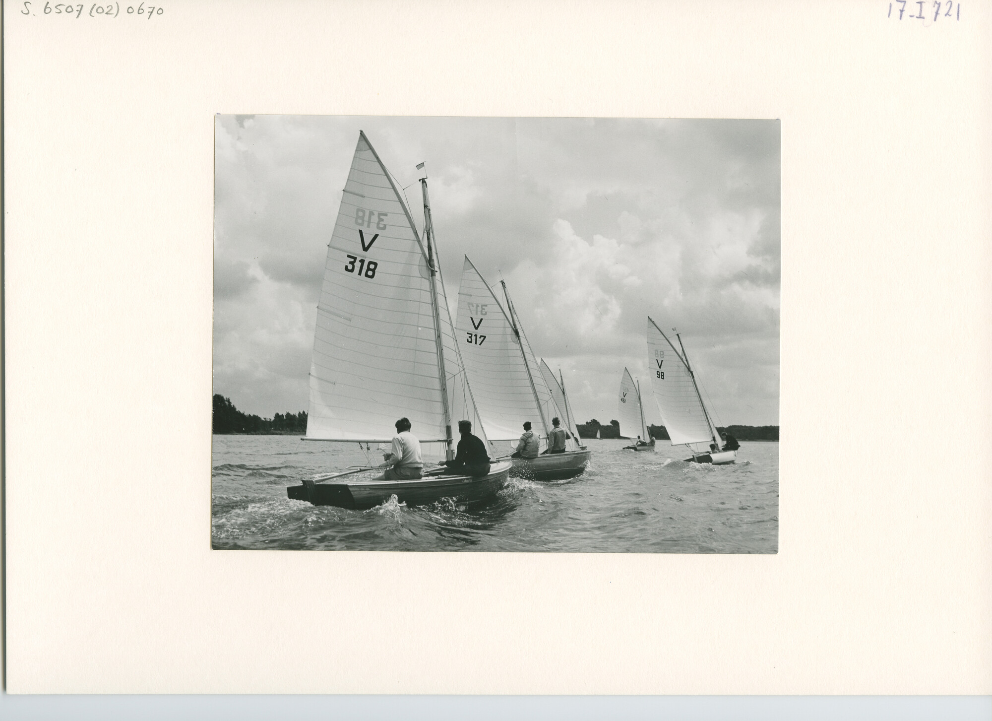 S.6507(02)0670.01; Zwart-wit foto van de Vrijheidsklasse op de Kralingse Plas en op de Reeuwijkse Plassen; foto