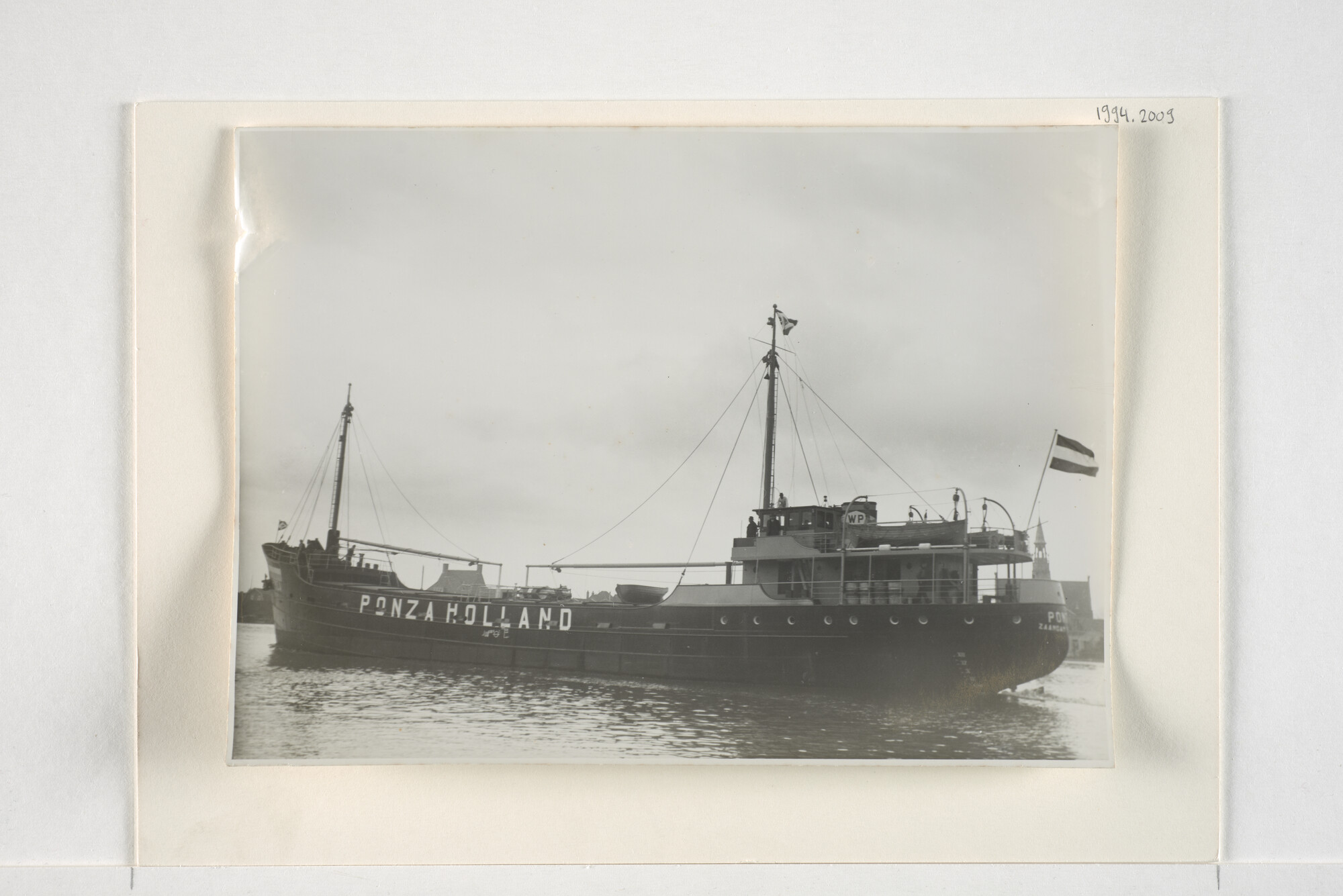 1994.2009; De coaster ms. Ponza gebouwd bij de Zaanlandsche Scheepsbouw Maatschappij kort na de overdracht door de werf aan NV; foto