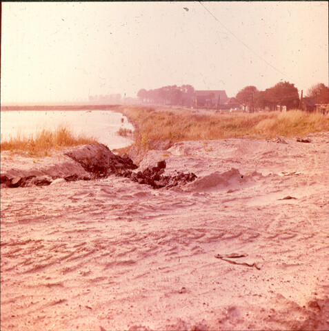 S.9100(0297); Stadsuitbreiding Amsterdam-Slotermeer: opgespoten terrein; diapositief