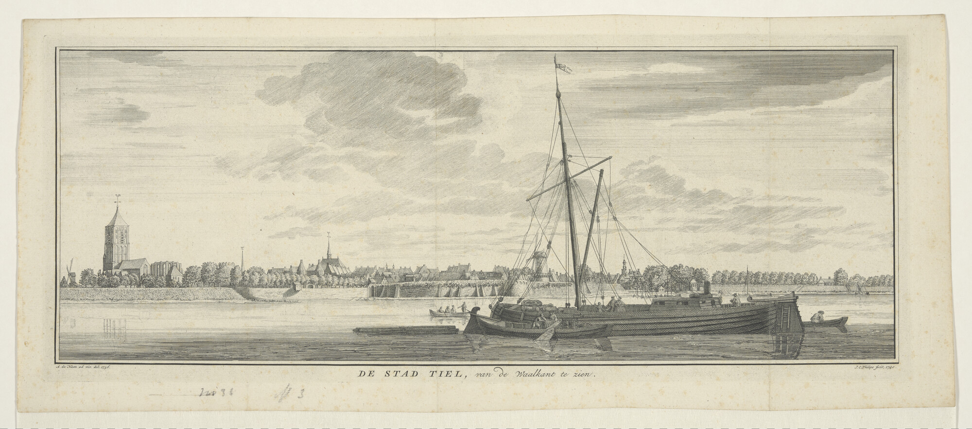 A.1656(17); Gezicht op Tiel. Op de voorgrond een rijnaaak met ferrytuig; prent