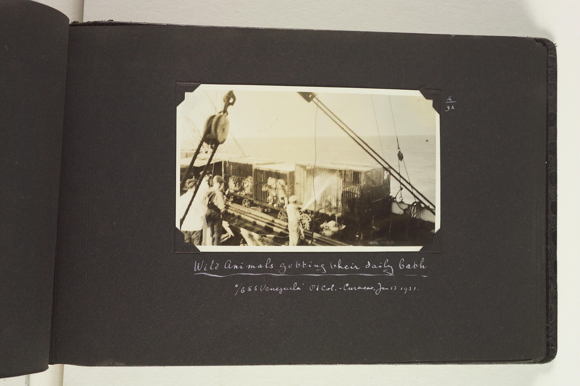 S.6156(06)l; Fotoalbum l) uit een serie van veertien uit de Collectie Job over zijn reizen met ss. 'Stuyvesant' en 'Venezuela' van de KNSM [...]; fotoalbum
