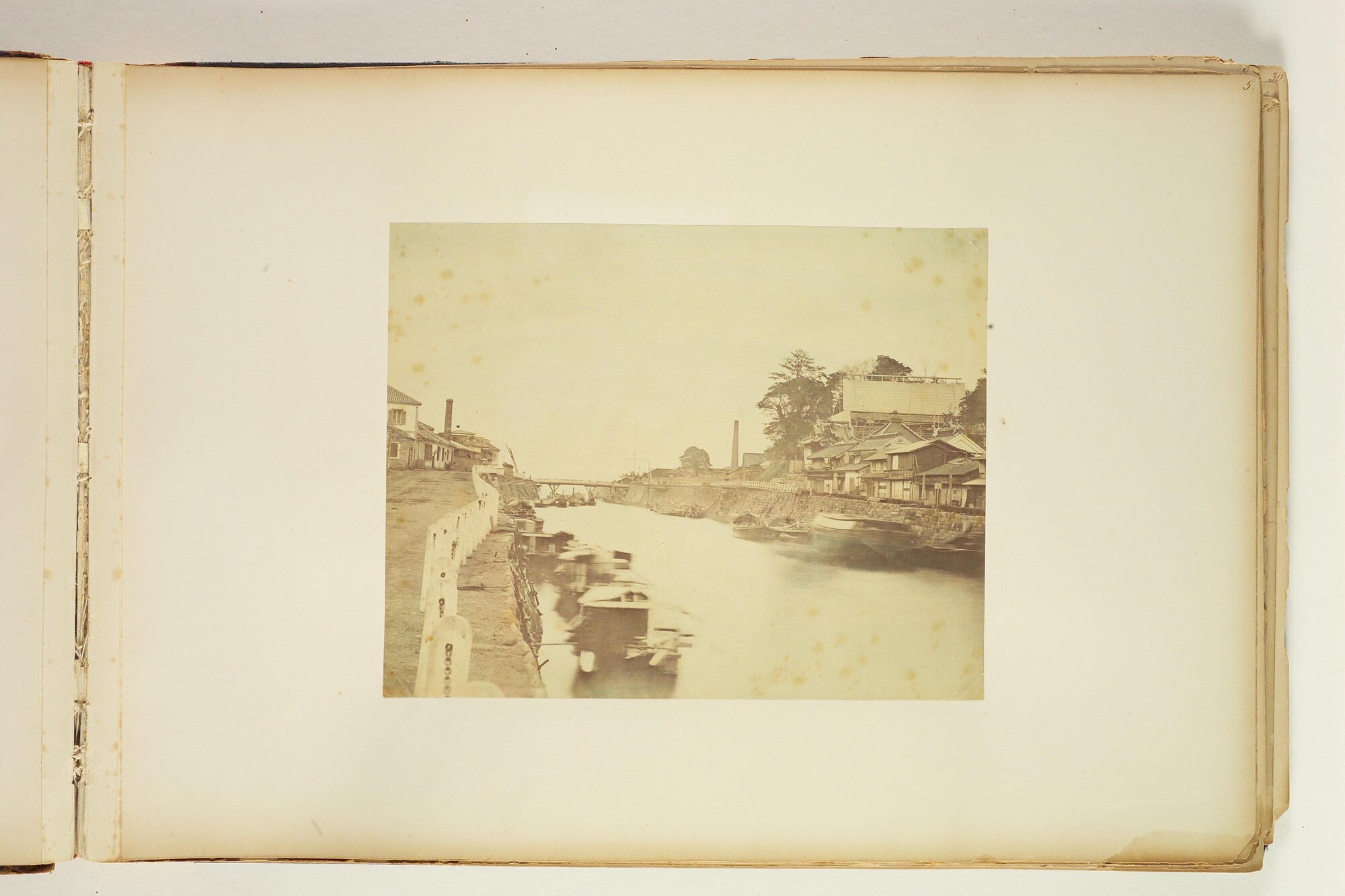 1994.2027; Album nr.4 van Hendrik de Booy met foto's, prenten en documenten van Japan; fotoalbum
