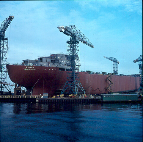 S.9100(2002); Dia van de tanker ms. Diloma van Shell Tankers; diapositief