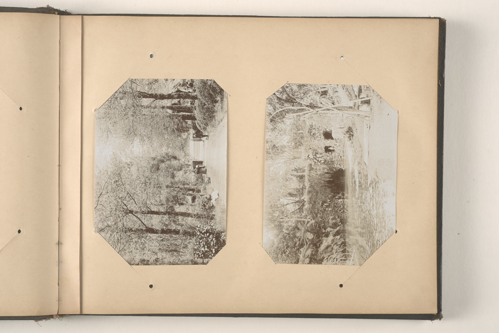 2015.0862; Fotoalbum met souvenirfoto’s verzameld tijdens de reizen van James Reginald Filz, 18 oktober 1901 t/m september 1904; fotoalbum