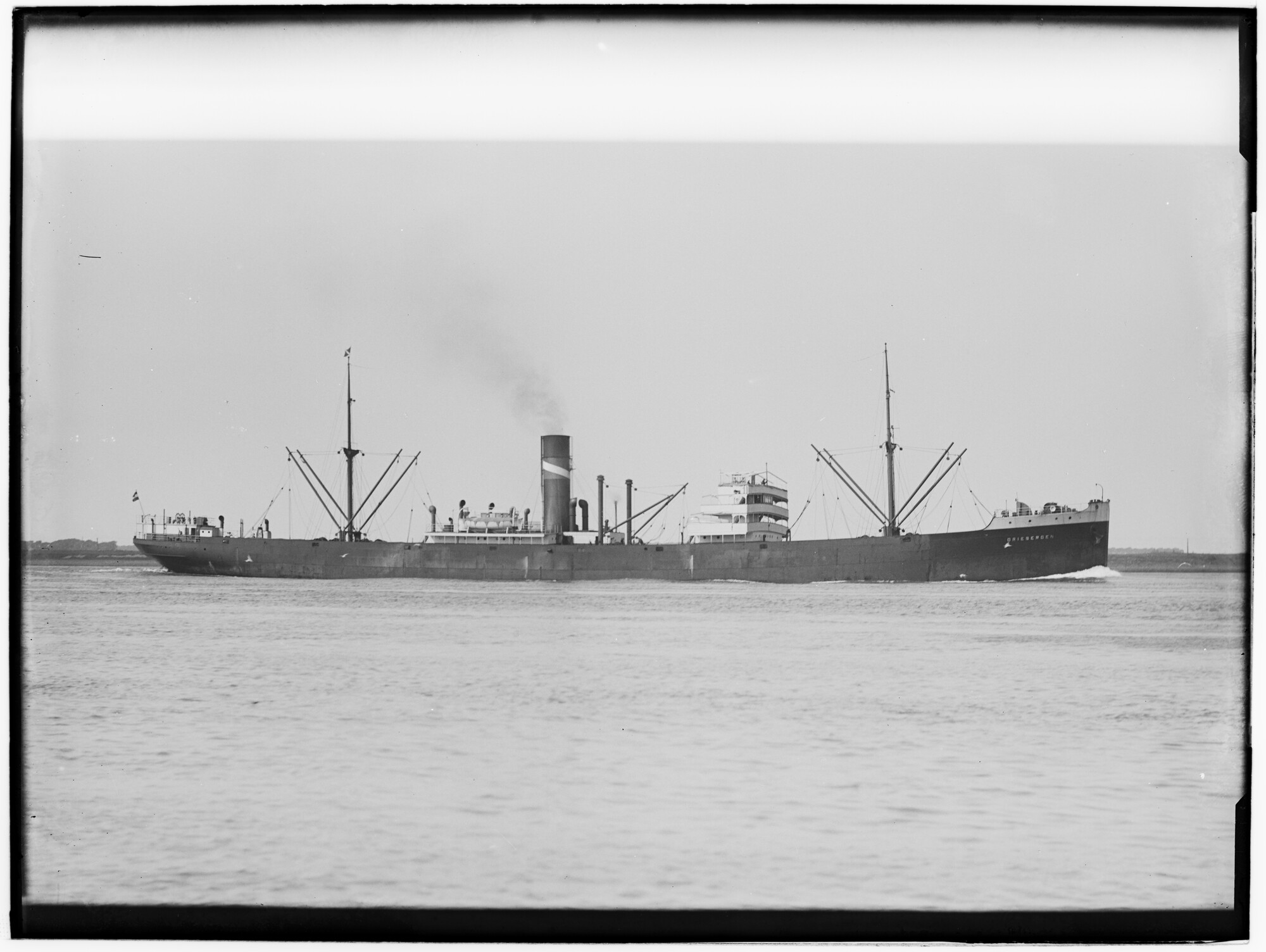 2018.1112; Glasnegatief van het vrachtschip Driebergen (Nederlands, 1923); glasnegatief