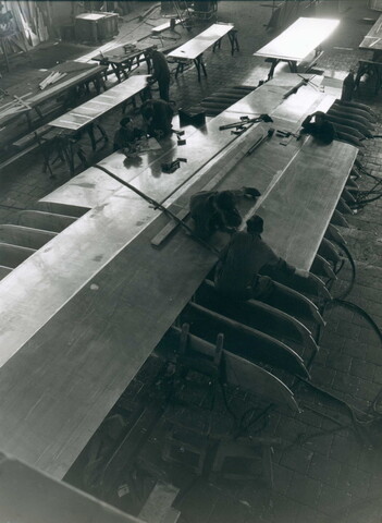 2002.0764; Bouw van het 88' aluminium motorjacht 'Kristal' of 'Helios' bij Scheepswerf De Beer (ontwerp De Vries Lentsch Jr.); foto