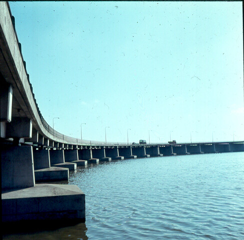 S.9100(1365); Dia brug over het Amsterdam-Rijnkanaal; diapositief