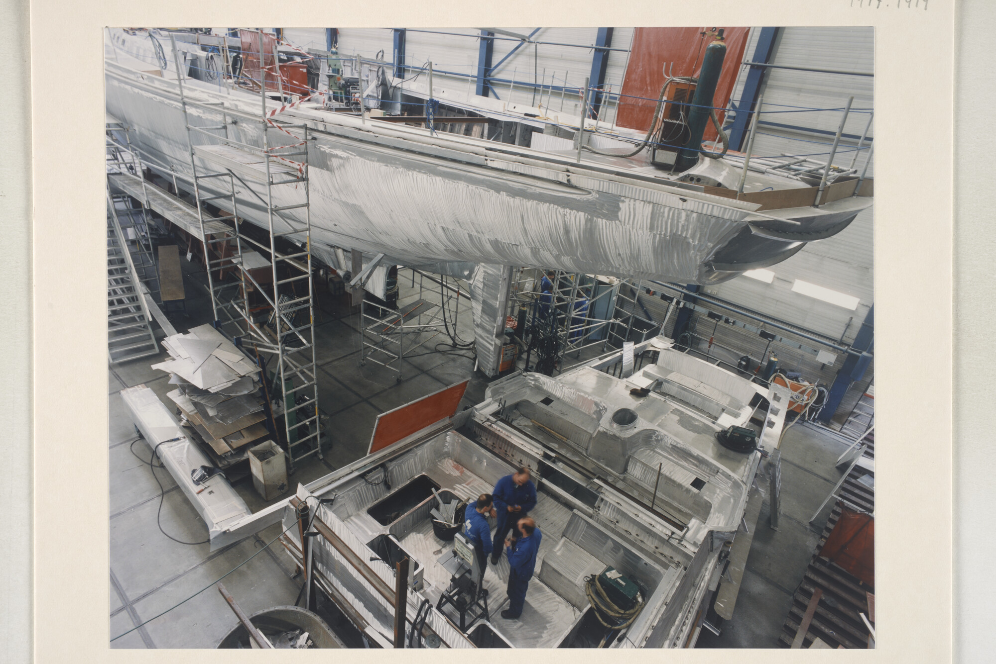 1997.1414; Kleurenfotos van de bouw van een aluminium jacht bij Royal Huisman; fotoreportage