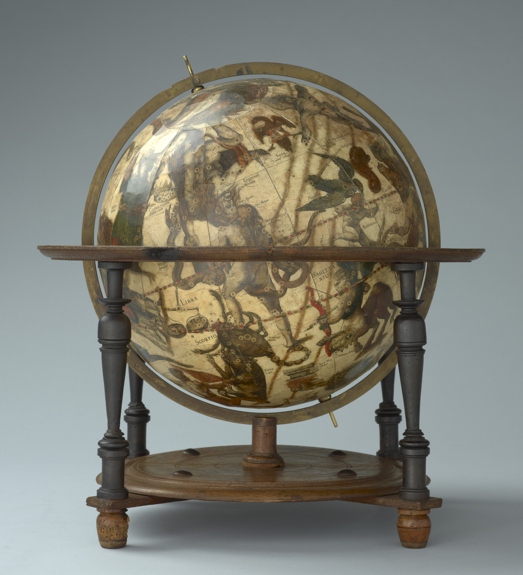 A.0942; Hemelglobe van 35,5 cm doorsnede door Jodocus Hondius (1563 - 1612), Amsterdam, 1600; globe
