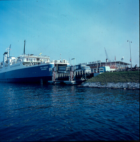 S.9100(3031); Dia van de Zweedse veerboot Tor Anglia van Rederi A/B Tor Line in de [...]; diapositief