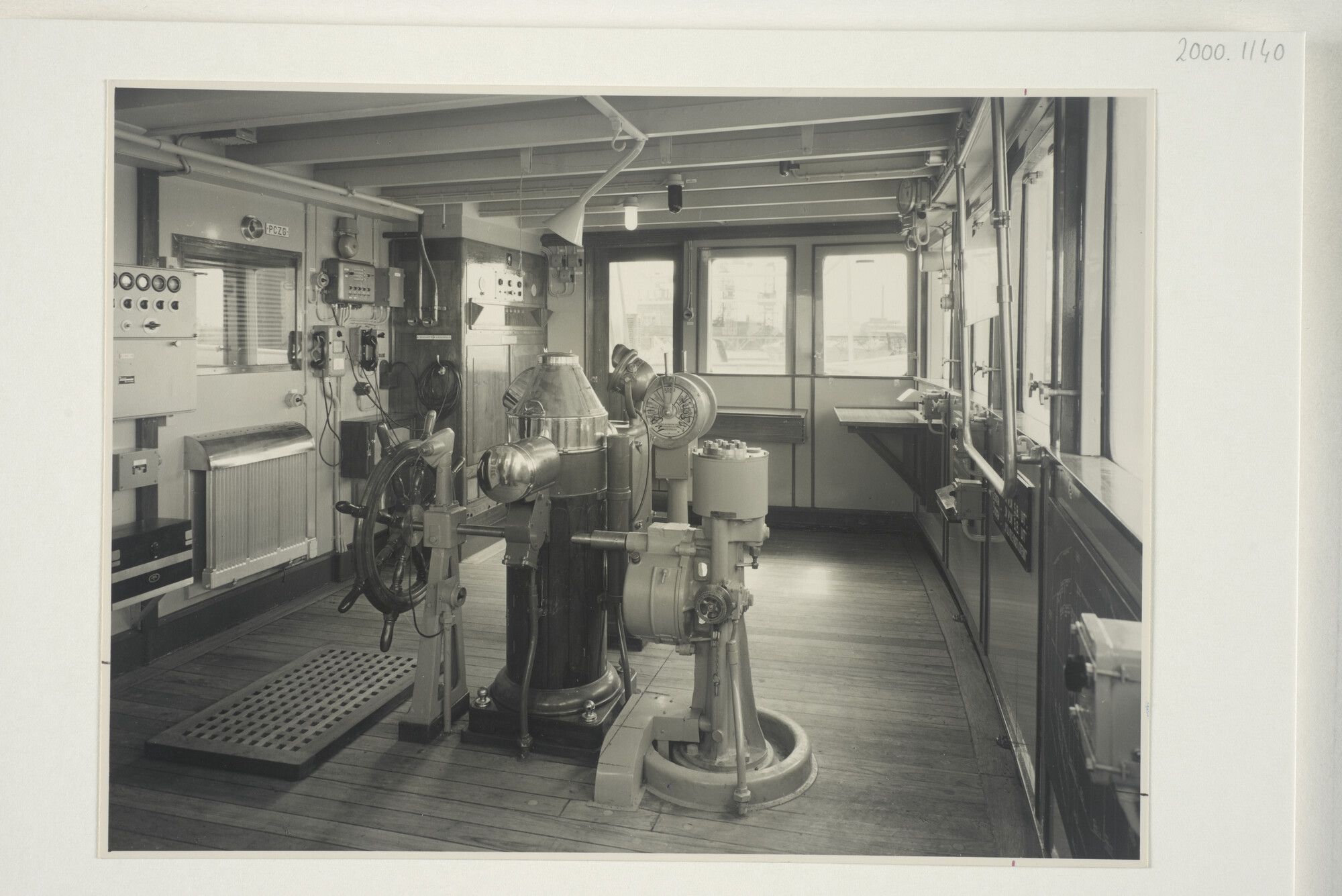 2000.1140; Interieurfoto's genomen aan boord van het vrachtschip ms. 'Batu' (aanvankelijk 'Pulau Batu') van de SMN [...]; fotoreportage