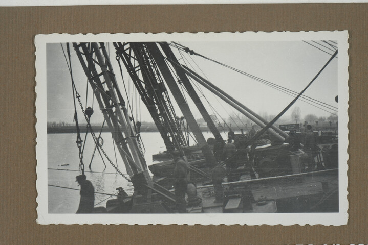 2001.1755; Omslag met vele foto's en knipsels van meest bergingsactiviteiten door Reederij v/h Gebroeders Goedkoop te Amsterdam in de periode 1929 / 1949; omslag