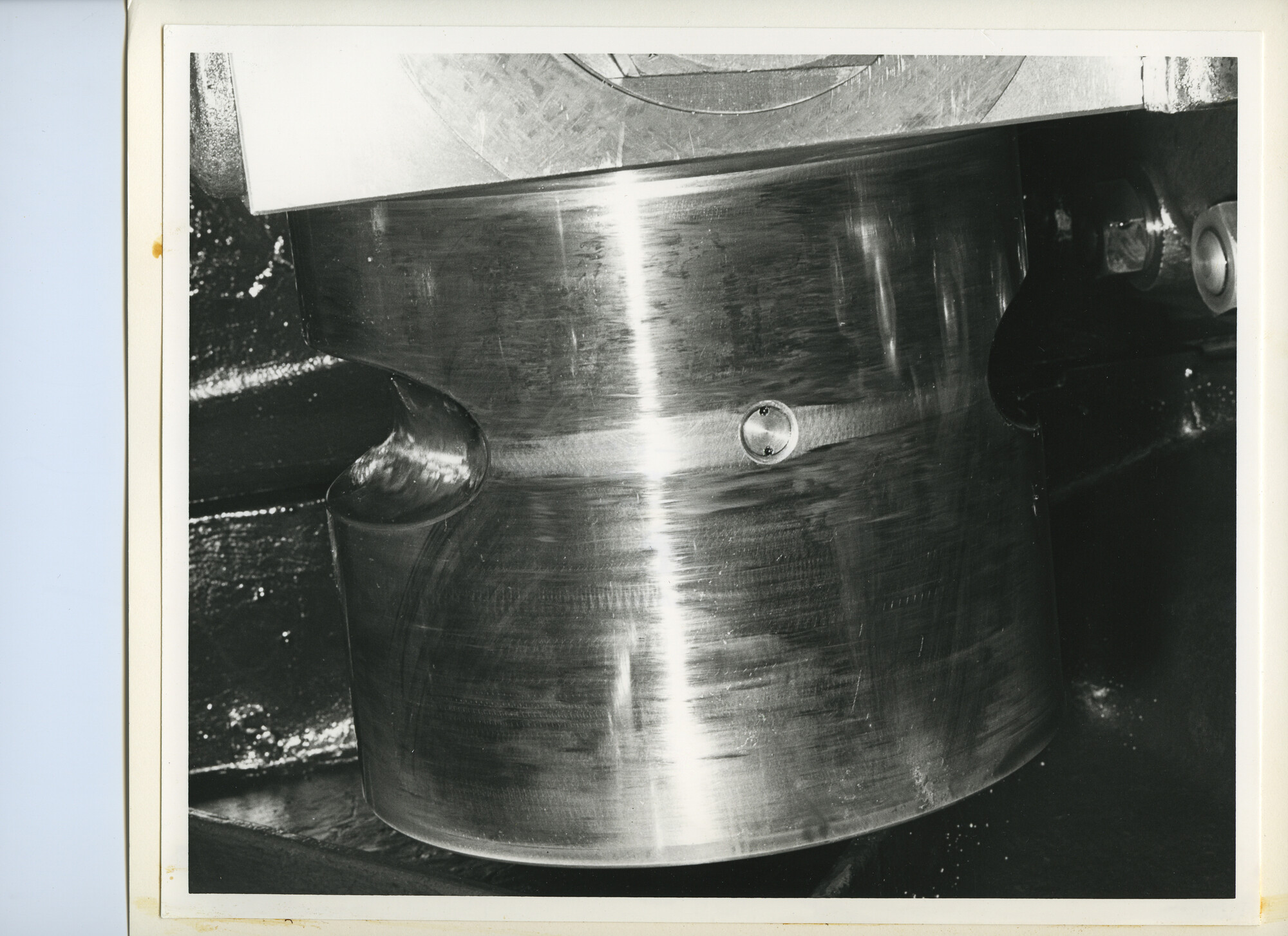S.5444(4930)3; Foto van de beschadigde kruiskoplager en krukaslager van de hoofdmotor van de Emma Johanna; foto