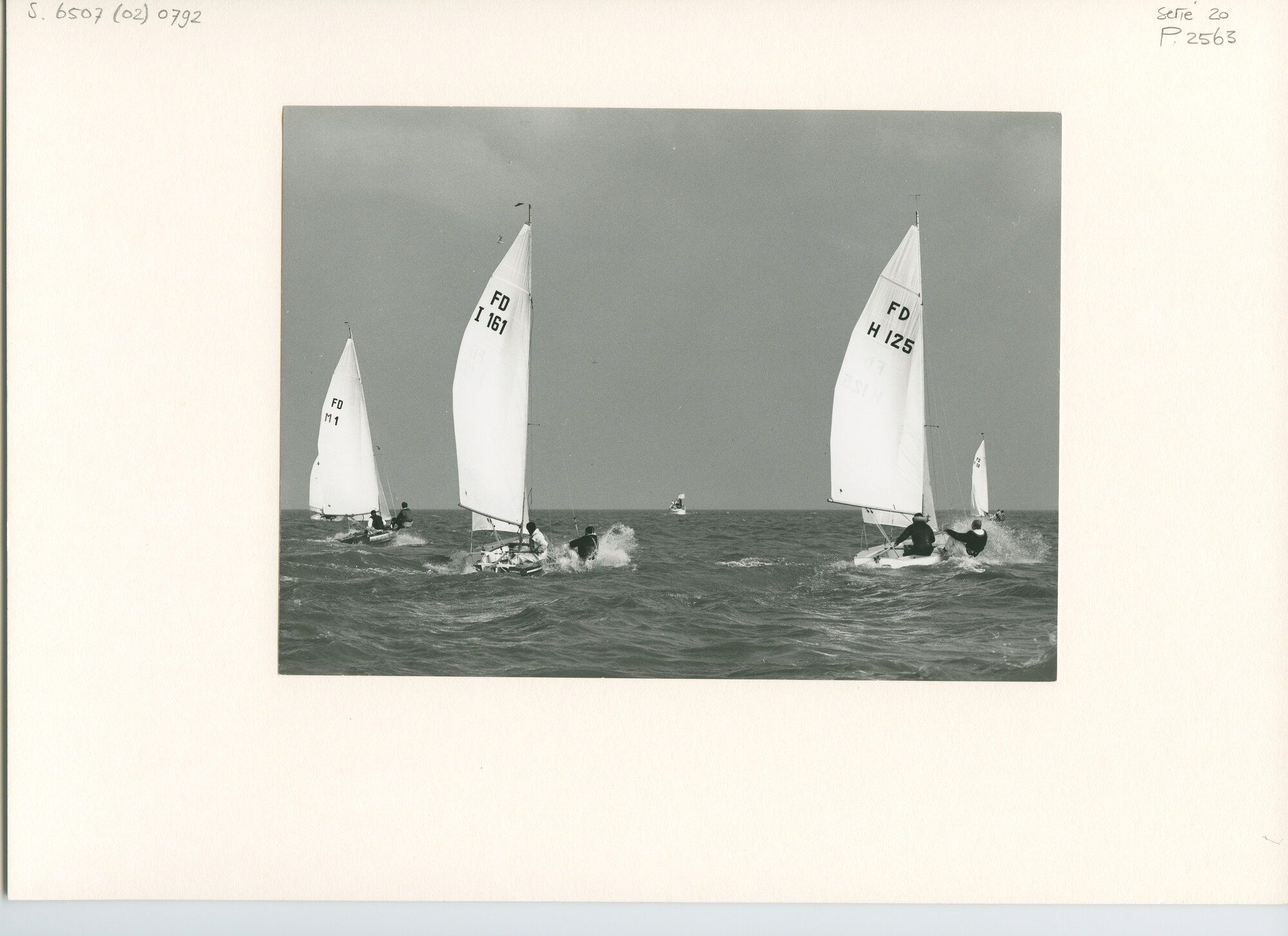 S.6507(02)0792.03; Zwart-wit foto van het Europees Kampioenschap FD 1962 op het IJsselmeer voor Muiden; foto