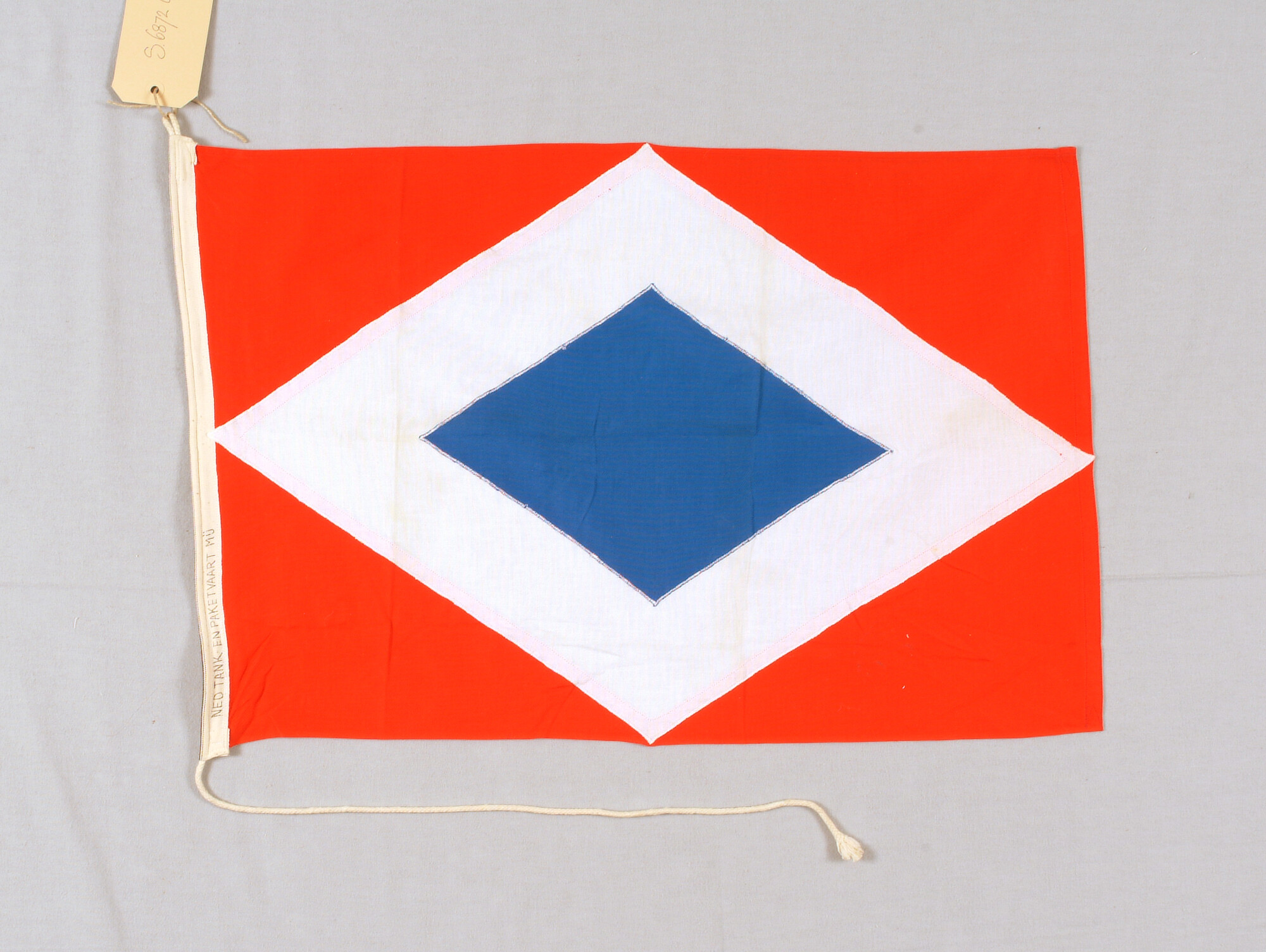 S.6872(059); Rederijvlag van de N.V. Nederlandse Tank- en Paketvaart Maatschappij te Amsterdam; vlag