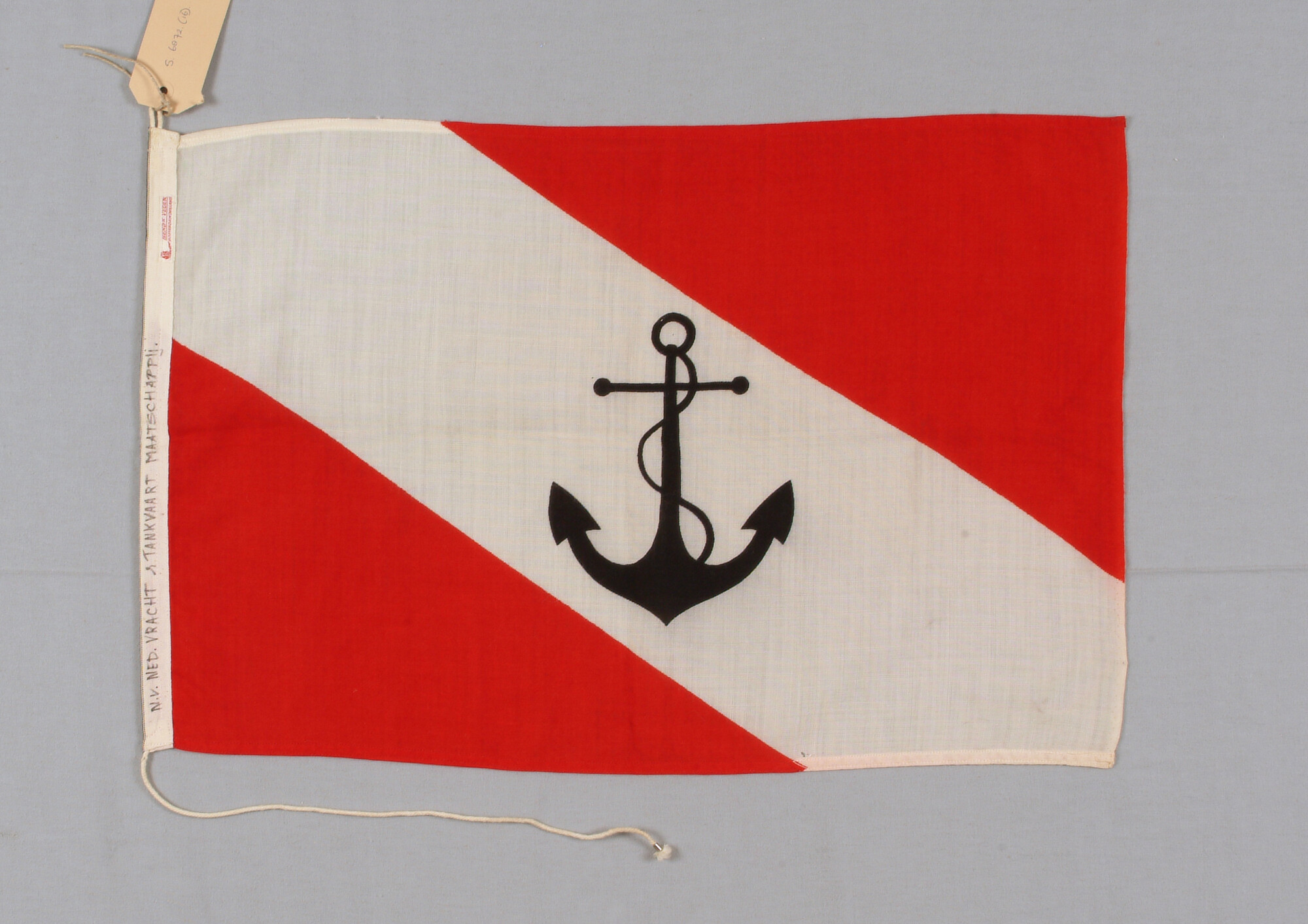 S.6872(016); Rederijvlag van de Nederlandse Vracht & Tankvaart Maatschappij; vlag