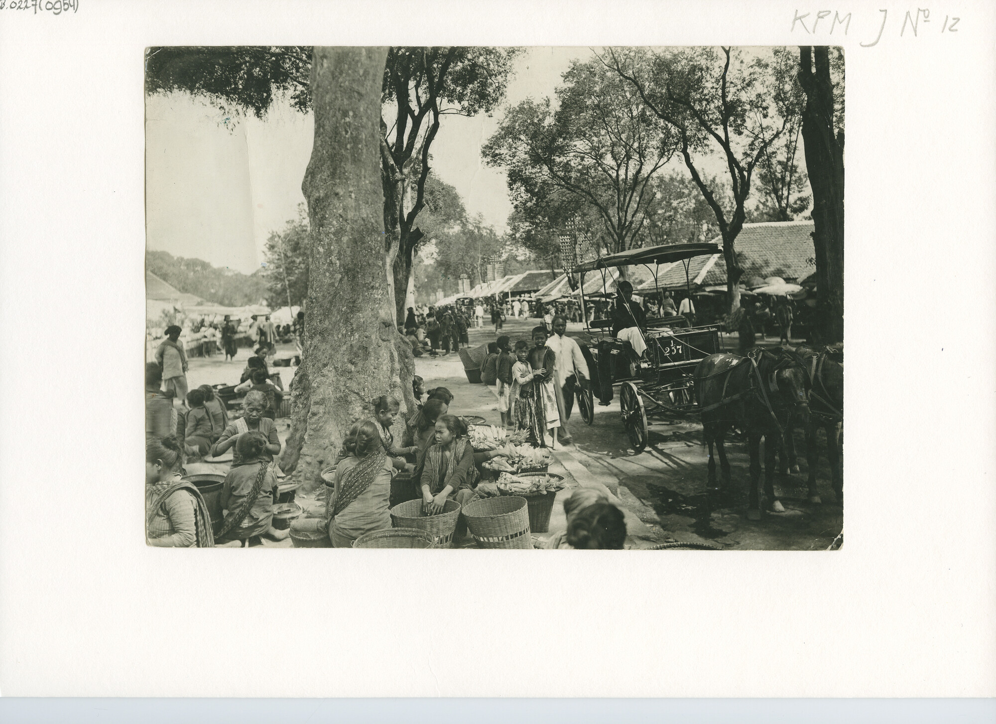 B.0227(0954); Markt in Djokja (Java); foto