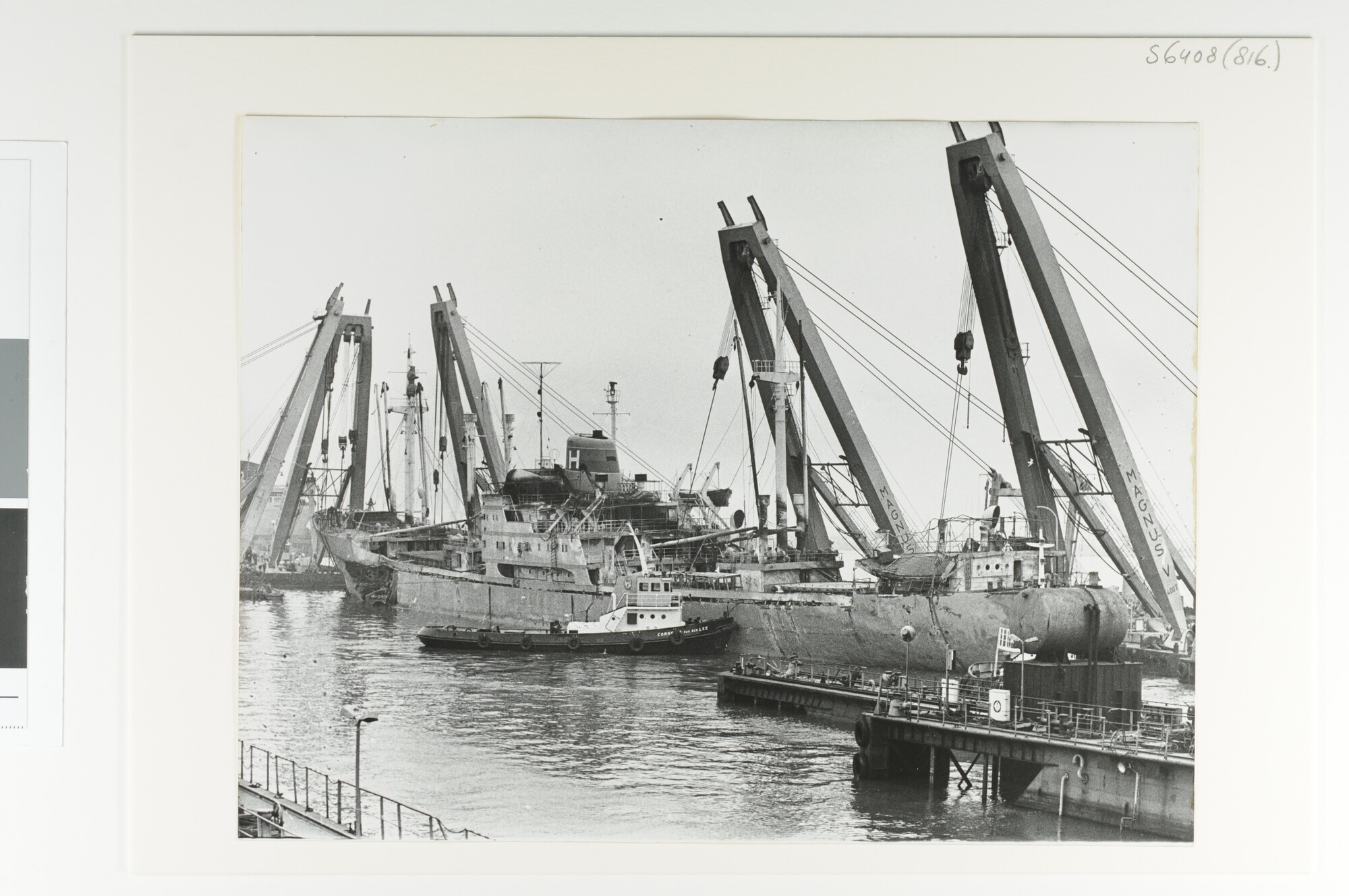 S.6408(0816); De berging van het bij een aanvaring gezonken Duitse vrachtschip [...]; foto