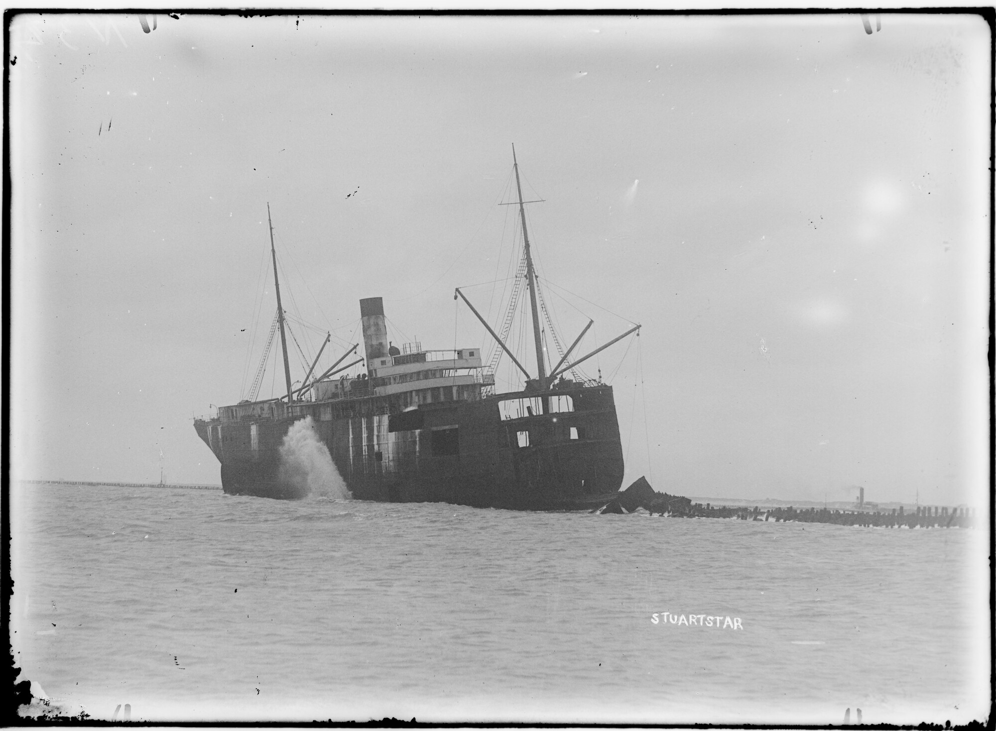 2018.1690; Glasnegatief van het vrachtschip Stuart Star; glasnegatief