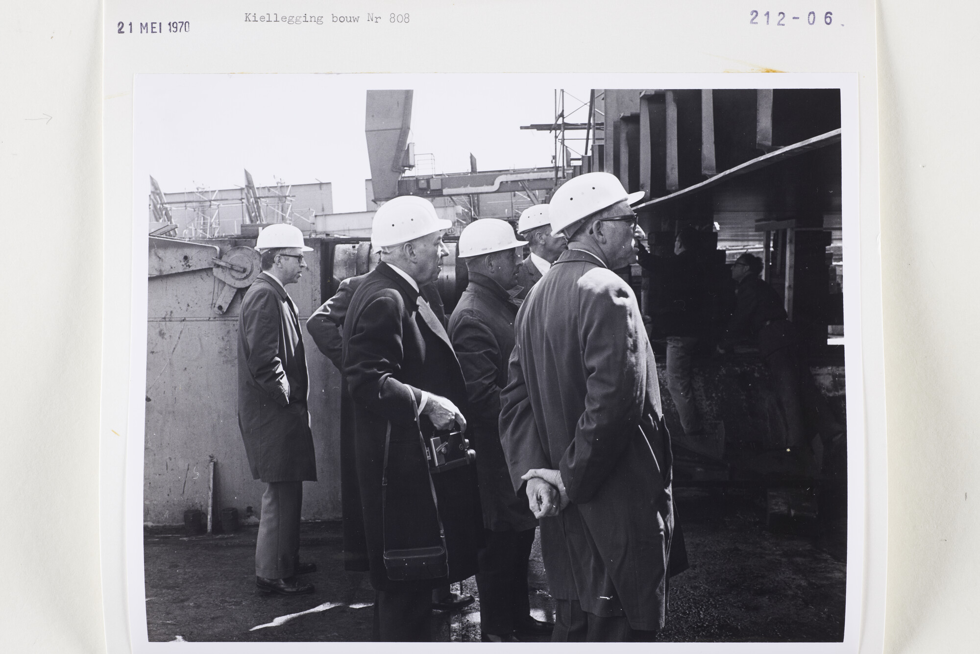 S.5444(5130)04; Foto van het achterschip van de mammoettanker Fina Brittannia in aanbouw; foto