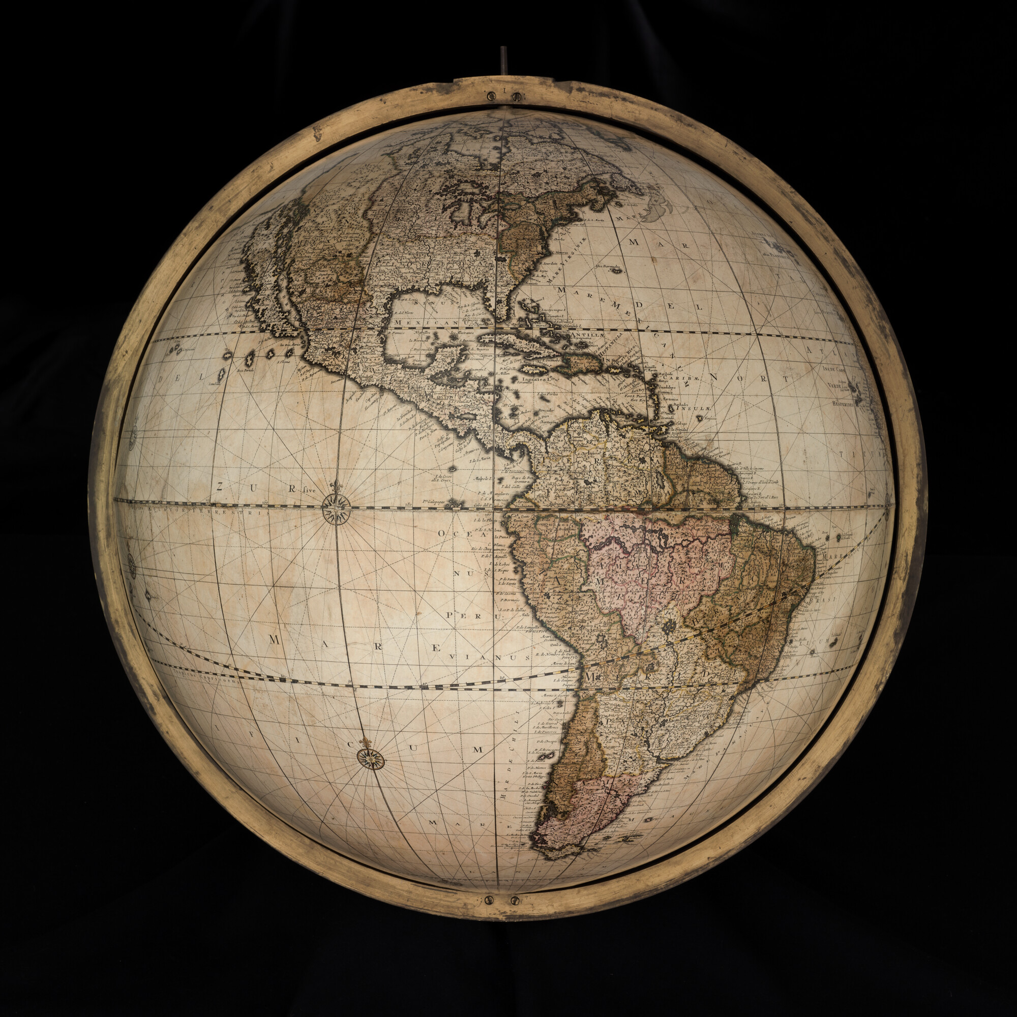 S.1766(01); Aardglobe van 62 cm. in doorsnede door Gerard en Leonard Valk, 1745; globe