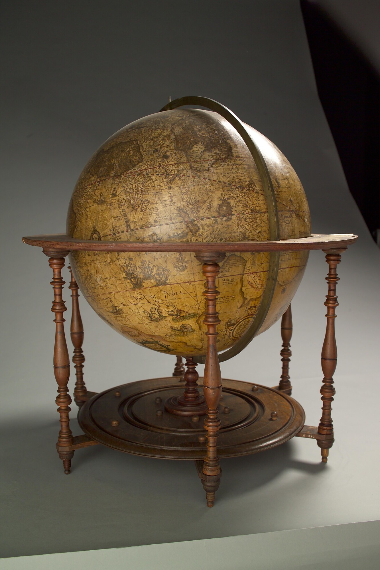 A.1140; Aardglobe van 52,5 cm doorsnede door Jacob Floris van Langren, 1589; globe