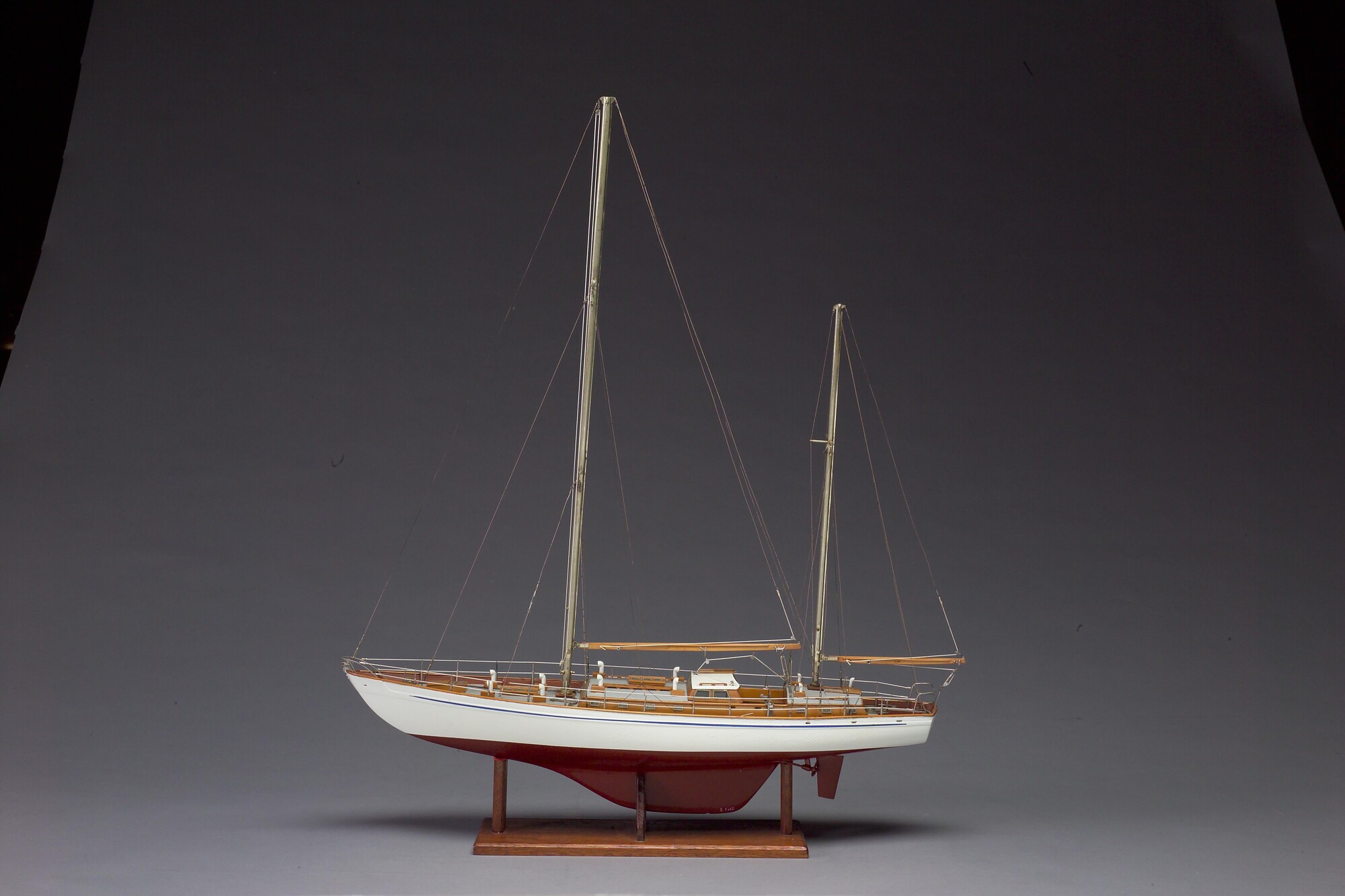 S.5655; Model van het zeezeiljacht Stormvogel; scheepsmodel