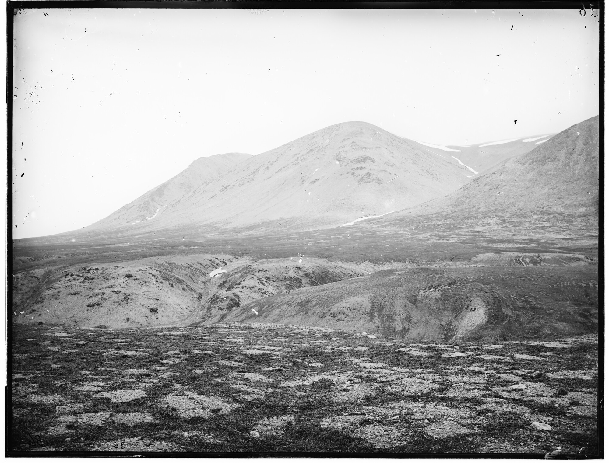 S.0101(36); Matoschkin-Scharr (Nova Zembla), 20 Aug. 1878. Lei-berg in ‘t N. W.; negatief
