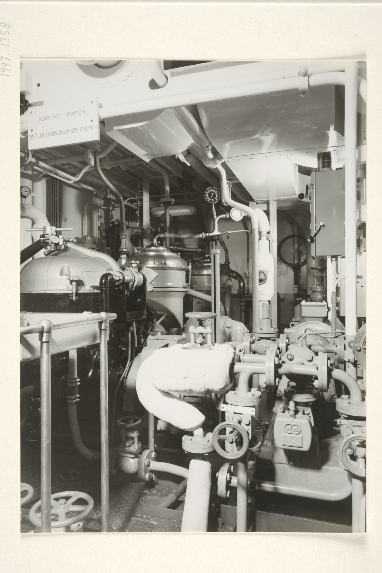 1997.1358; Foto's van de machinekamer van het vrachtschip ms. Straat Chatham van de KJCPL; fotoreportage