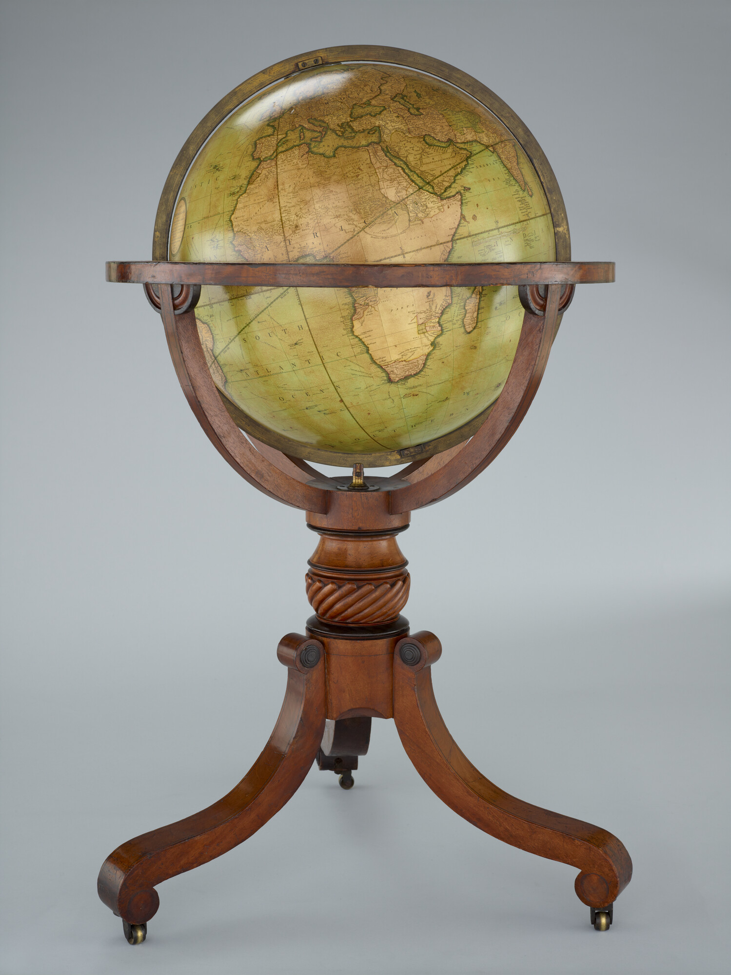 A.0145(025)14; Aardglobe van 53,5 cm. in doorsnede door John en William Cary, 1815, in de verbeterde uitgave van 1819; globe