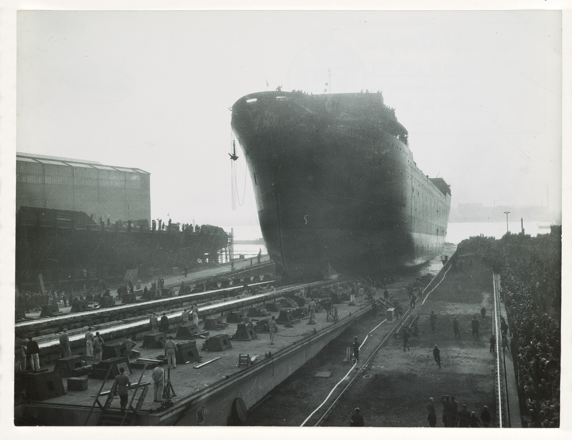 1996.0585; De tewaterlating van het walvismoederschip ms. Willem Barendsz (II); foto