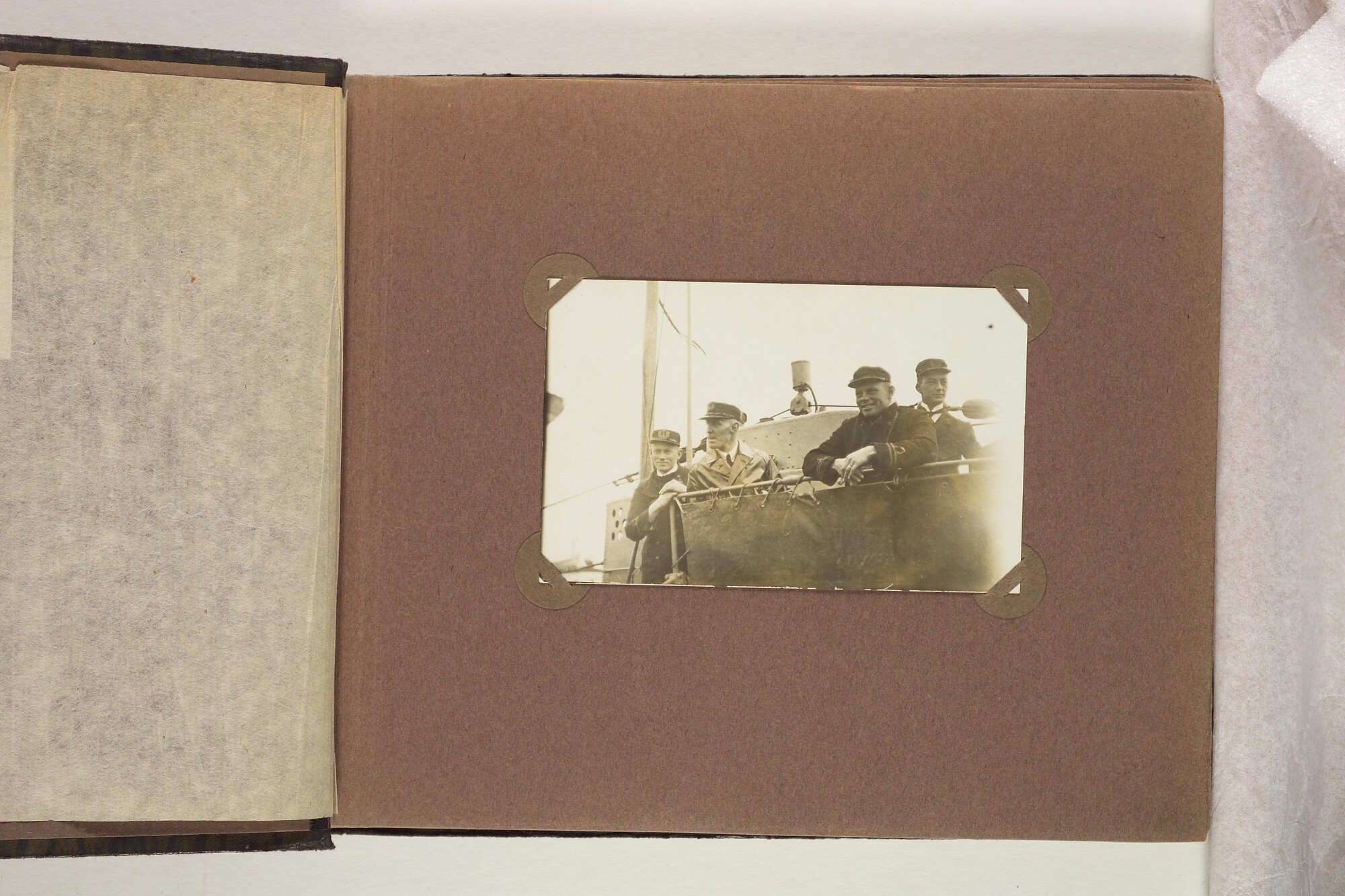 S.6156(06)c; Fotoalbum c) uit een serie van veertien uit de Collectie Job over zijn reizen; fotoalbum