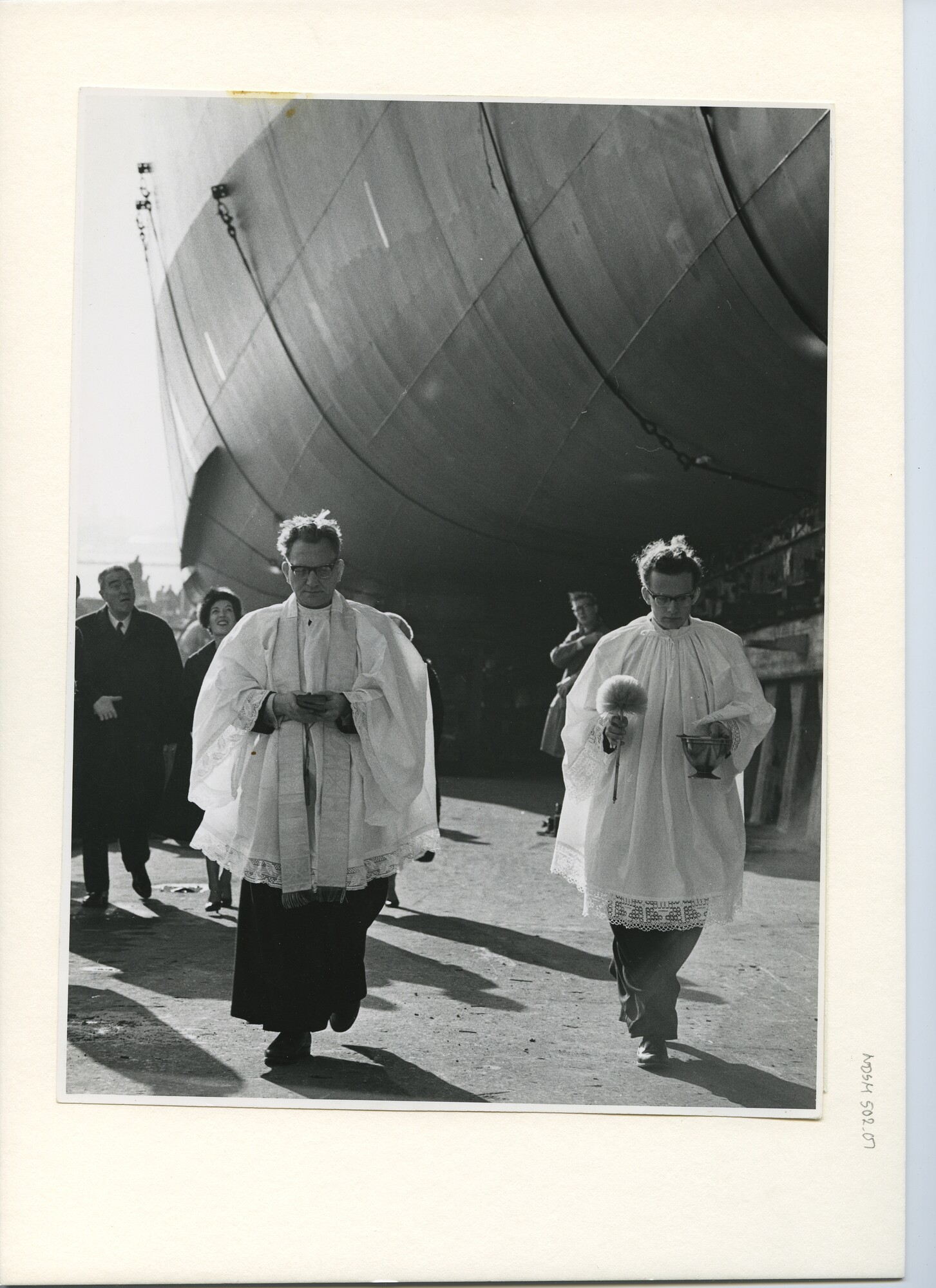 S.5444(2906)04; Foto van de tewaterlating van het Franse koelschip ms. Mungo bij de NDSM; foto
