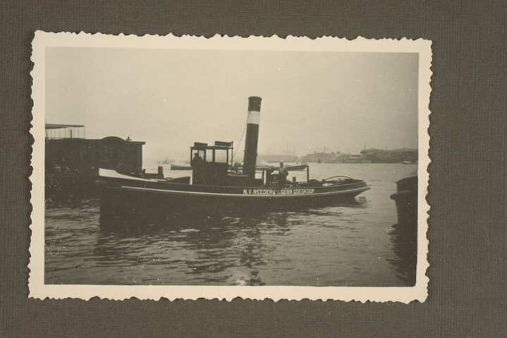 2001.1755; Omslag met vele foto's en knipsels van meest bergingsactiviteiten door Reederij v/h Gebroeders Goedkoop te Amsterdam in de periode 1929 / 1949; omslag
