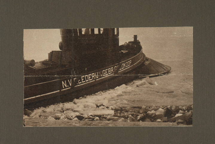 2001.1755; Omslag met vele foto's en knipsels van meest bergingsactiviteiten door Reederij v/h Gebroeders Goedkoop te Amsterdam in de periode 1929 / 1949; omslag