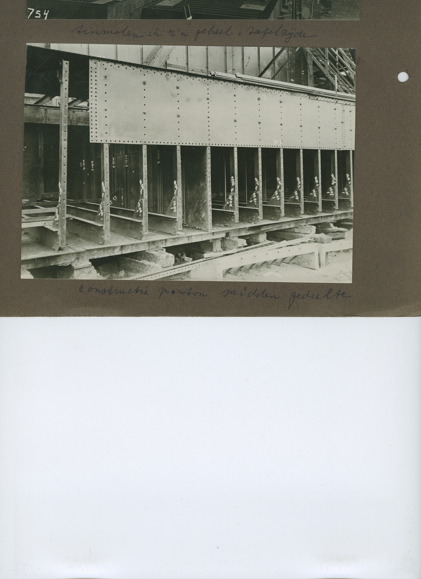 S.6386(113)0108; Foto van constructie ponton, midden gedeelte; foto