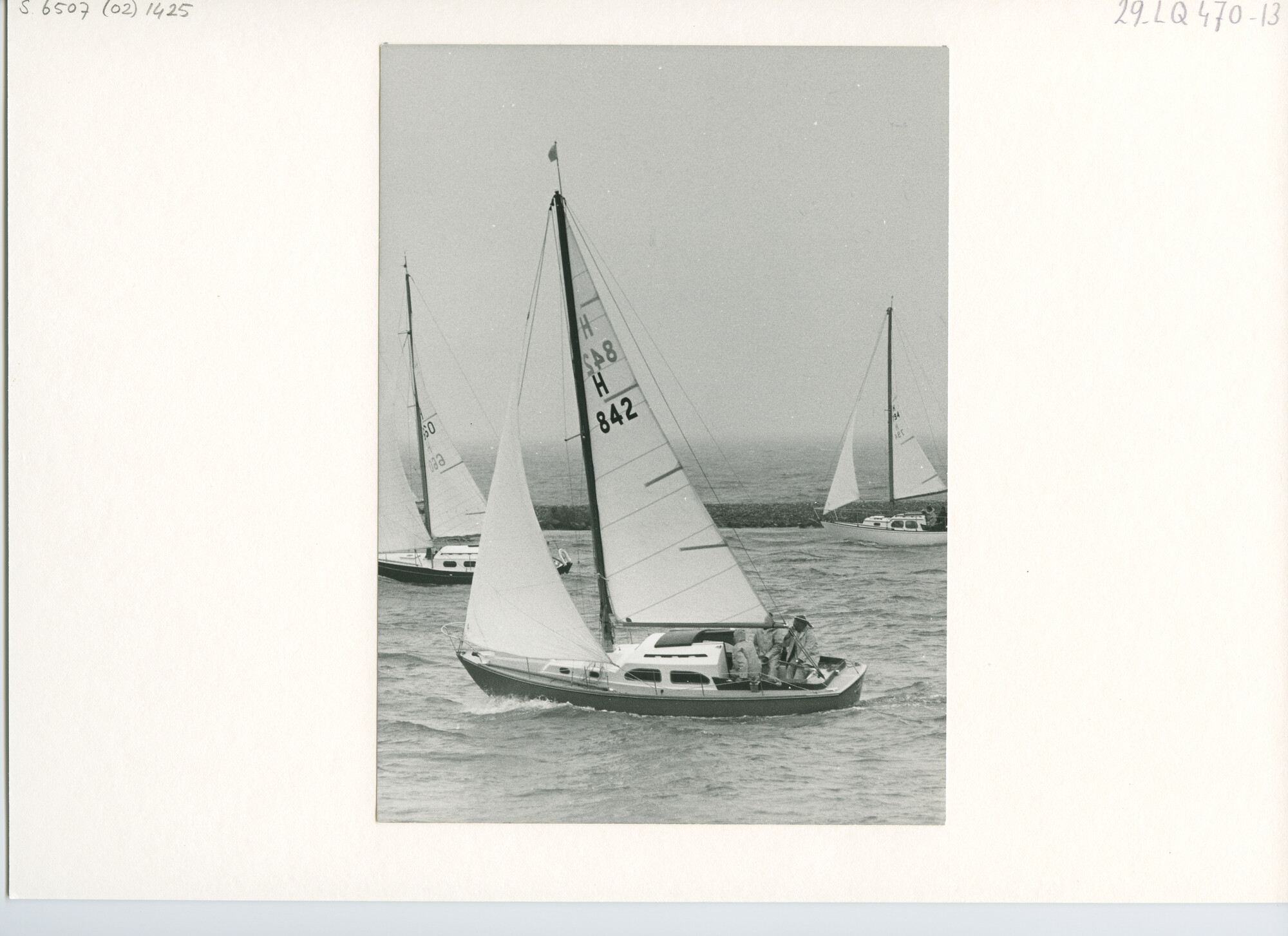 S.6507(02)1425.02; Zwart-wit foto van de start van de Flevorace 1963 in het Krabbersgat; foto