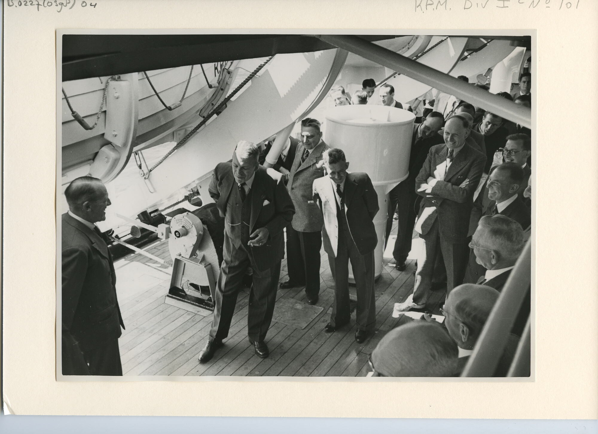 B.0227(0398)04; Foto van de overdracht van ms. Siberoet door de werf aan de KPM; foto