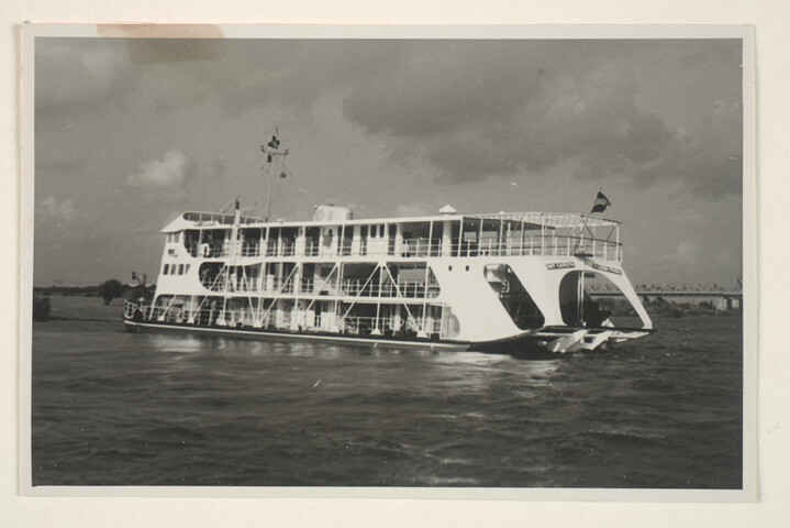 S.5219(12)0171; Foto van de proeftocht van de bij de ASM gebouwde Braziliaanse hekwieler "Placido de Castro" op de Rijn; foto