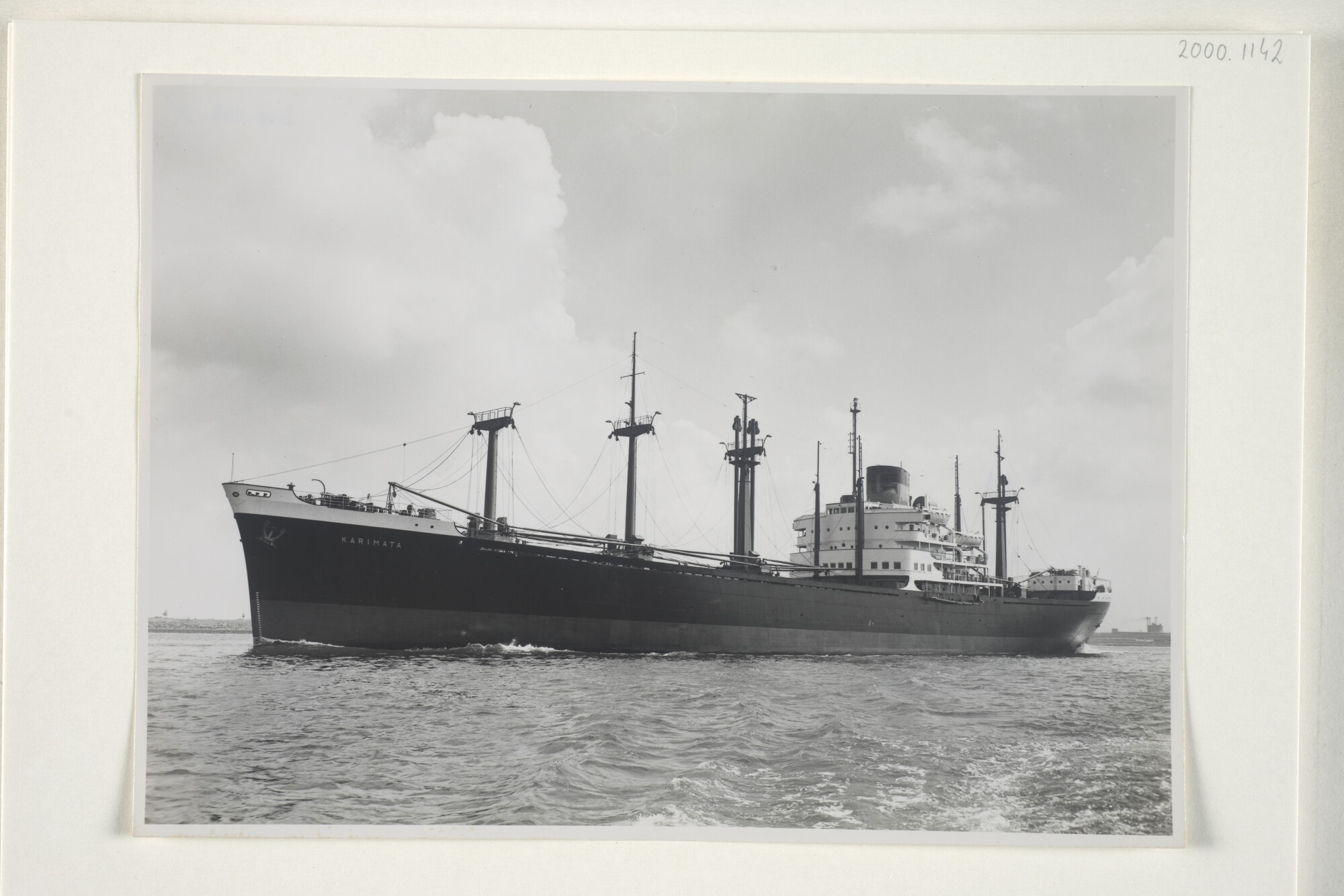 2000.1142; Foto's van het vrachtschip ms. Karimata van de SMN; fotoreportage
