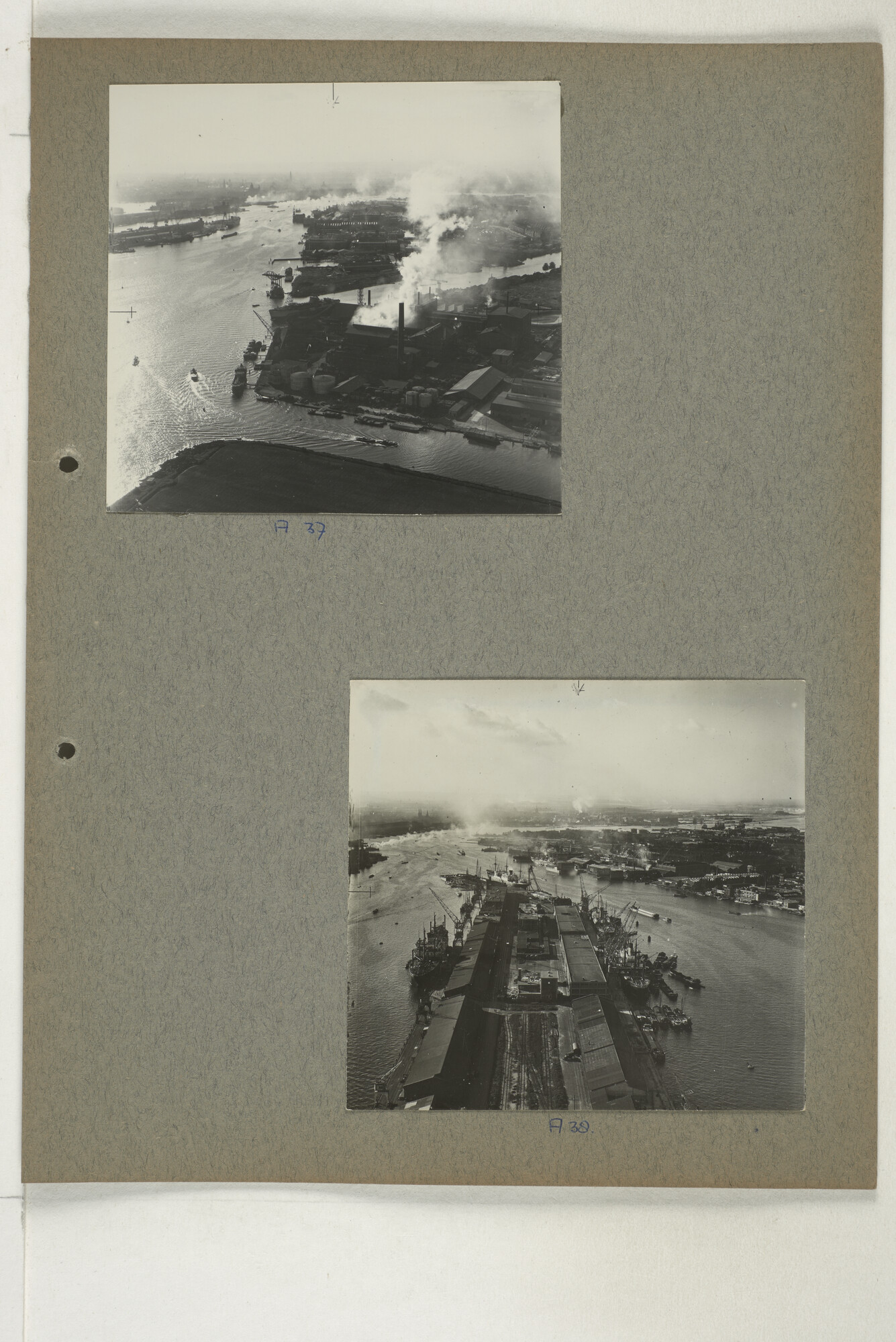 1998.2184; Omslag (voorheen ordner) met een grote hoeveelheid proef foto's en luchtfoto's van de haven en de stad van Amsterdam; omslag