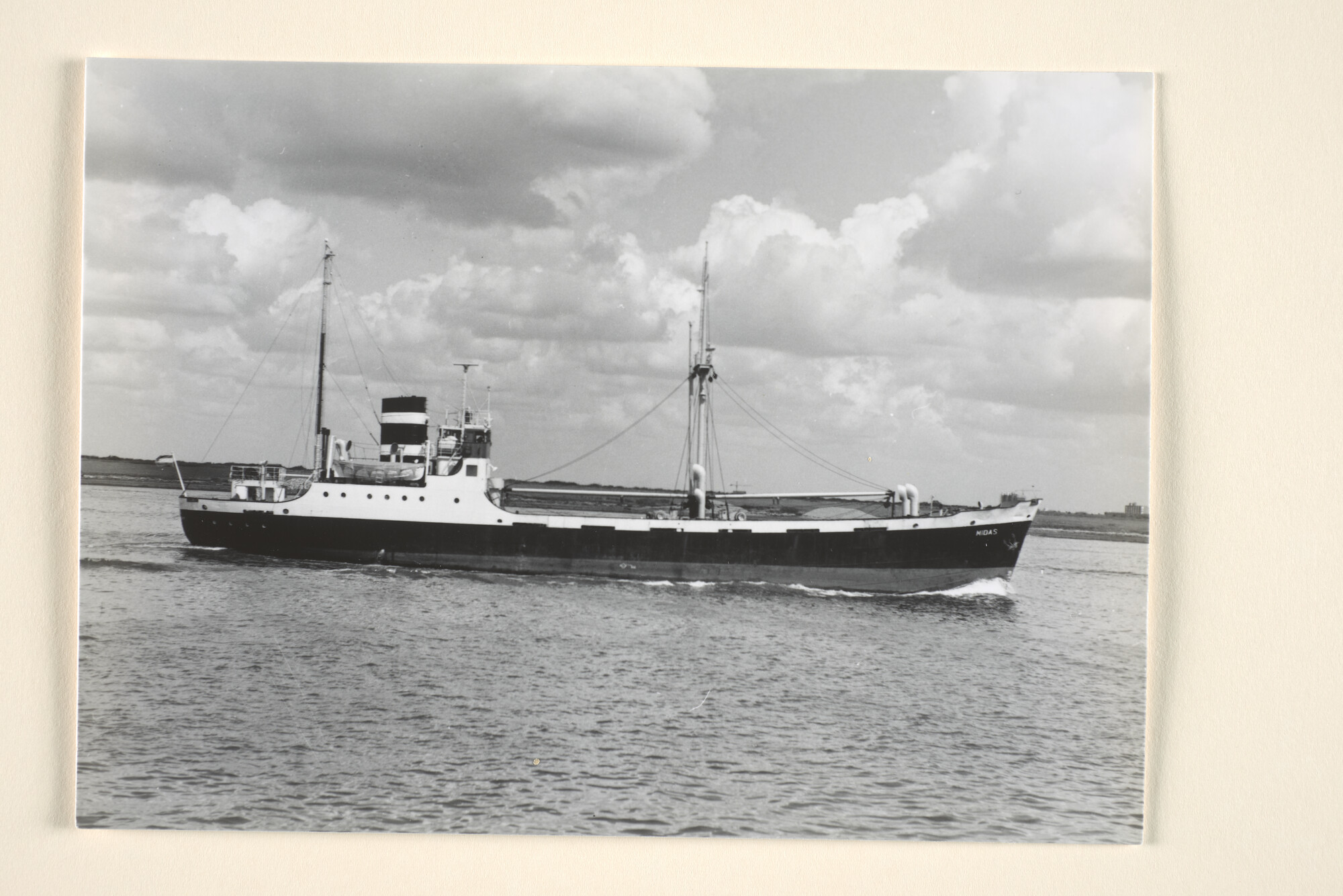 1995.6883; De coaster ms. Midas van de KNSM; foto