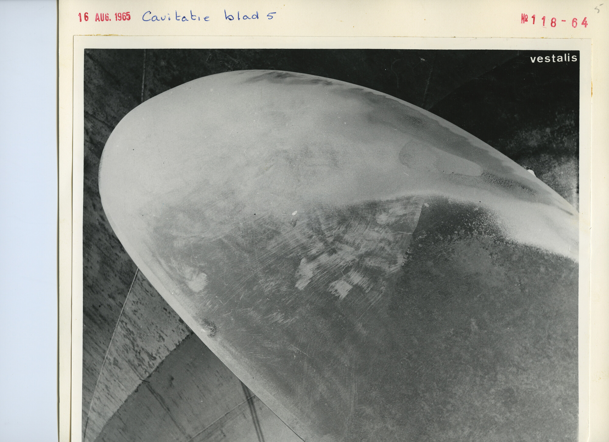 S.5444(4476)1; Foto van cavitatie-erosie aan de schroef van de Vestalis; foto