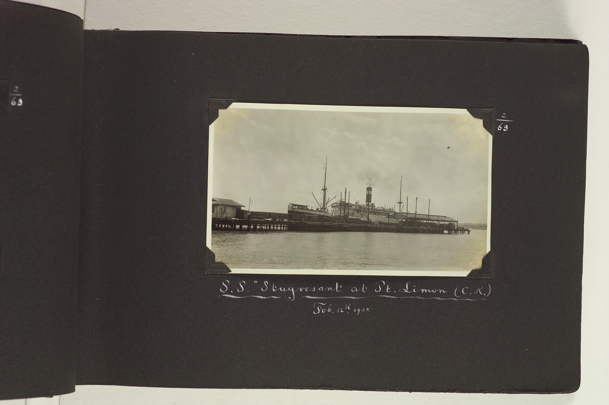 S.6156(06)i; Fotoalbum uit een serie van veertien uit de Collectie Job over enkele reizen als adjunct-purser op de 'Volendam' van de Holland-Amerika Lijn; fotoalbum